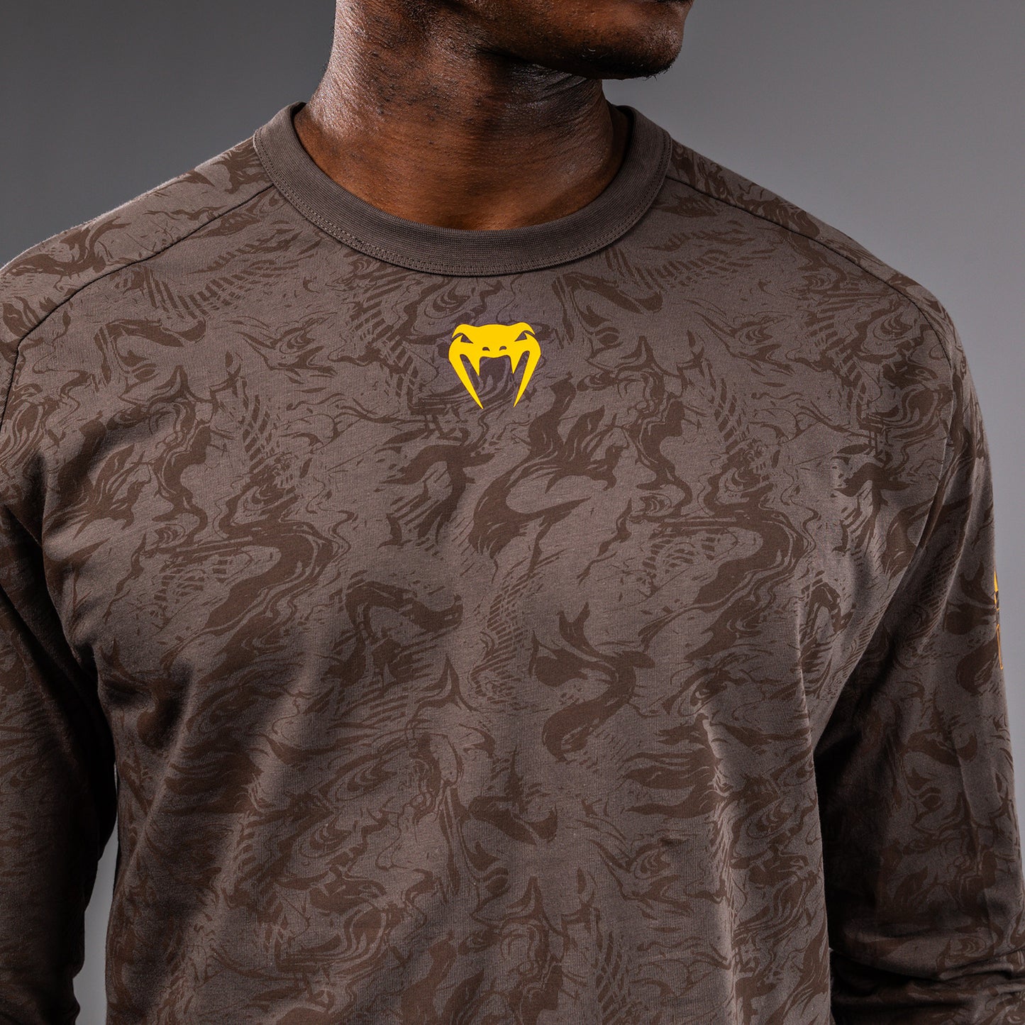 UFC Fusion by Venum Fight Week Herren Langarm T-Shirt - Erdiges Braun