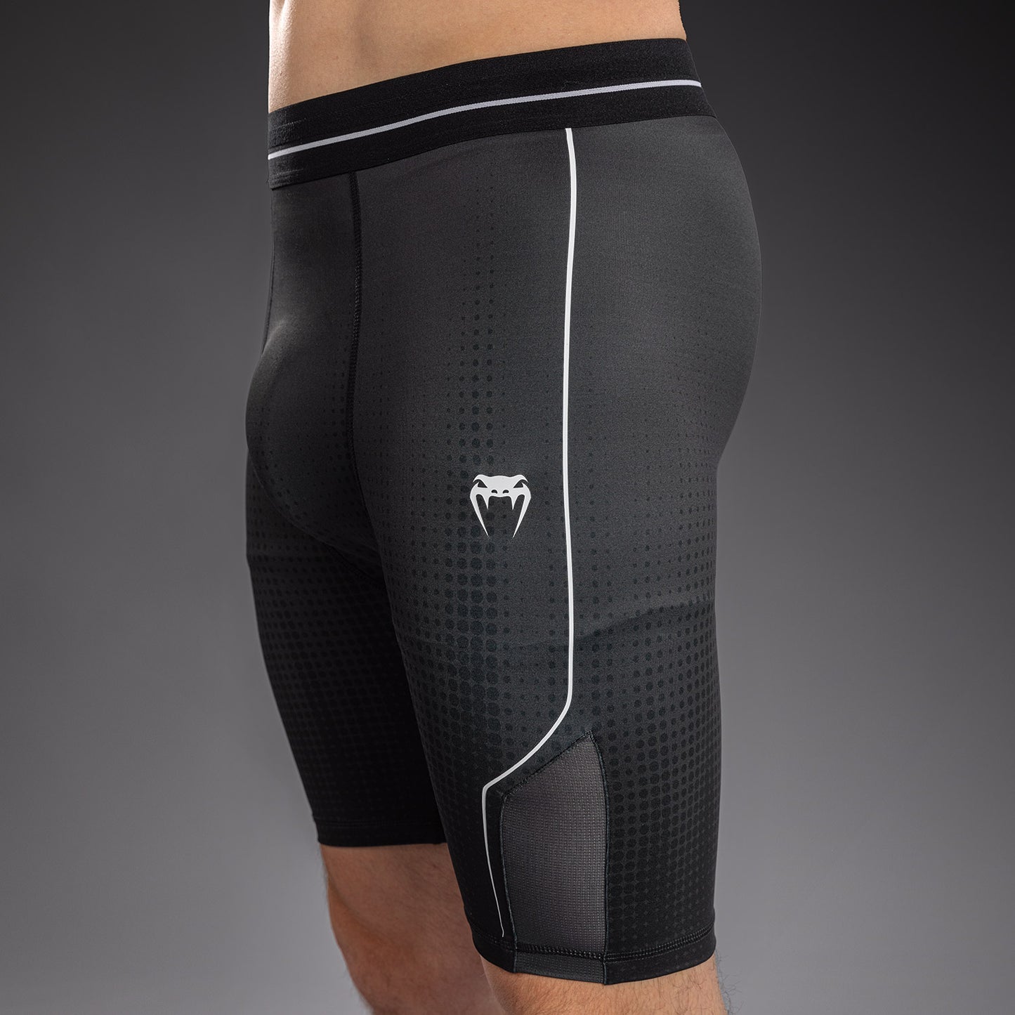 Venum Stealth Vale Tudo Kompressionsshort – Schwarz/Weiß