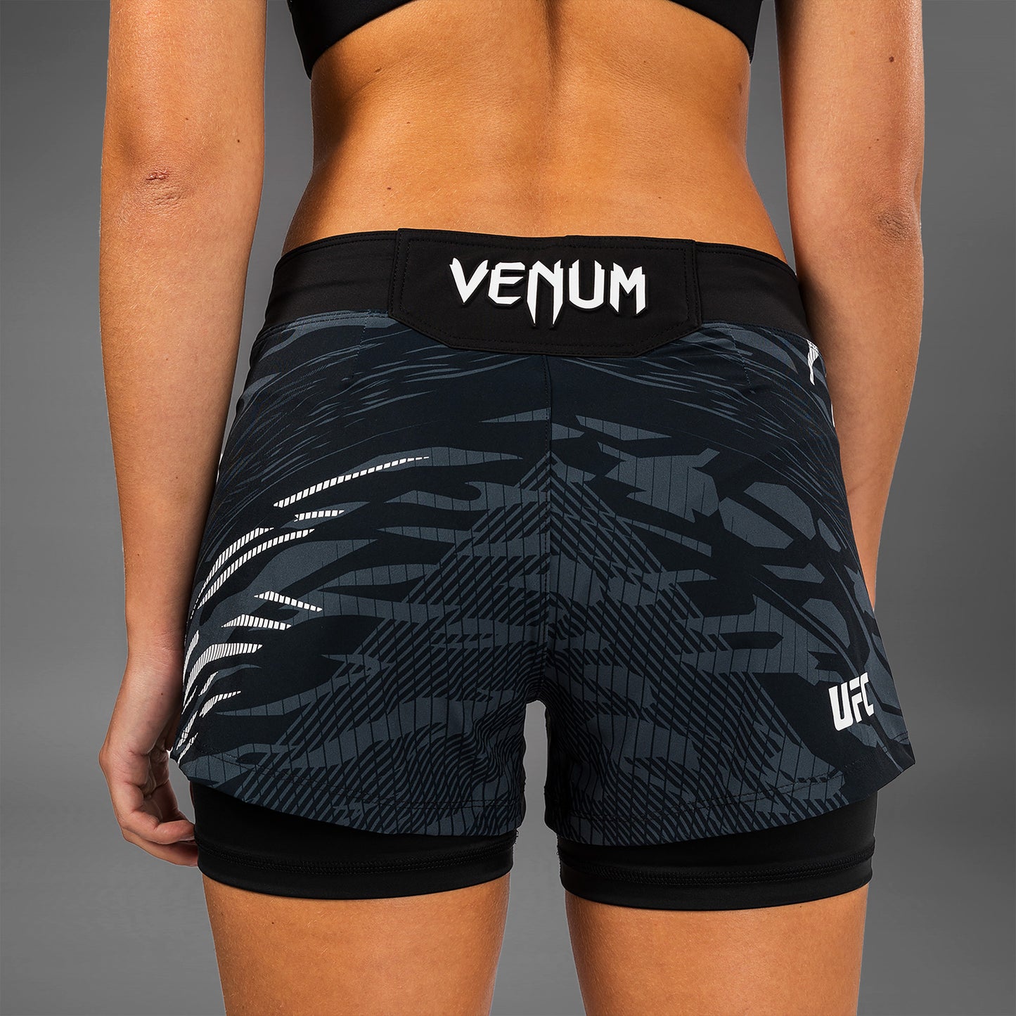 UFC Fusion by Venum Authentic Fight Night Damen Fight Short - Schwarz