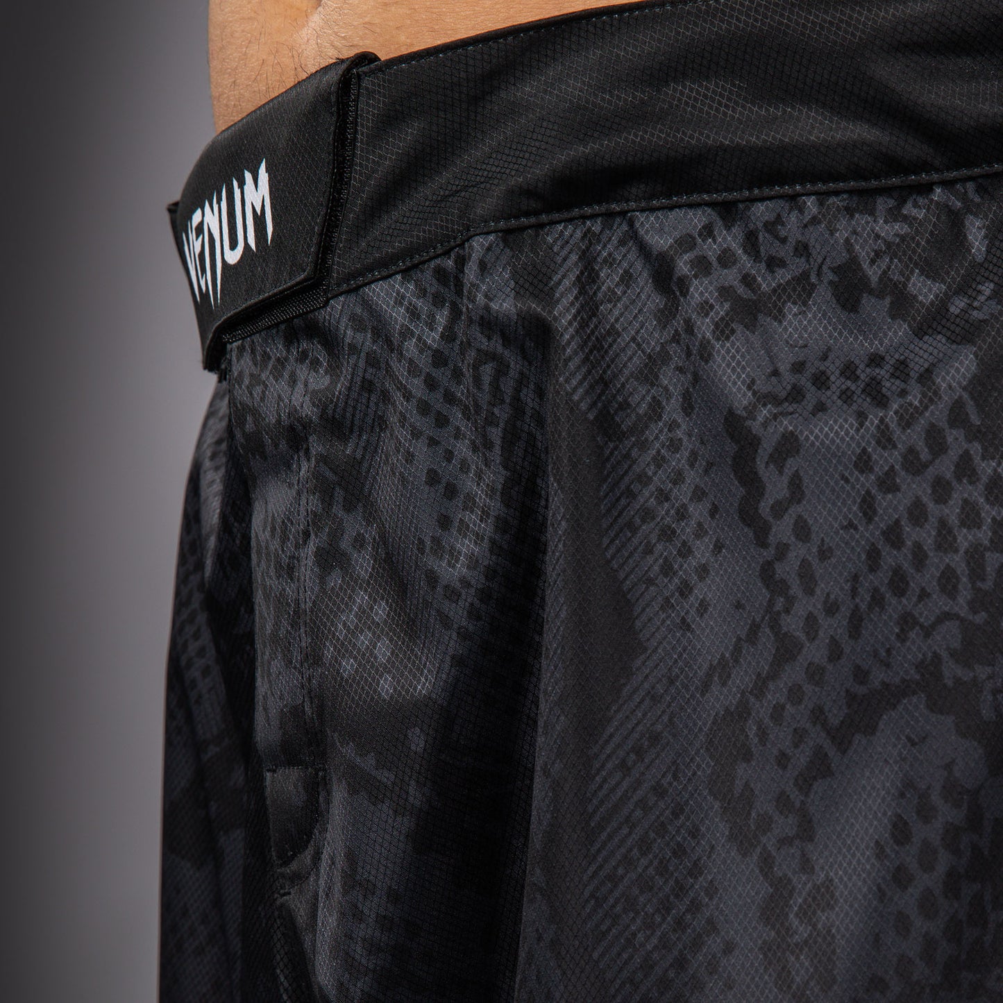 Venum Black Viper Fightshort – Schwarz