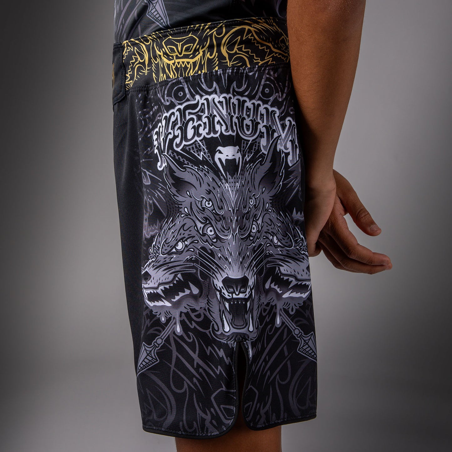 Venum Wolf Atak Kinder Fightshorts – Schwarz/Grau