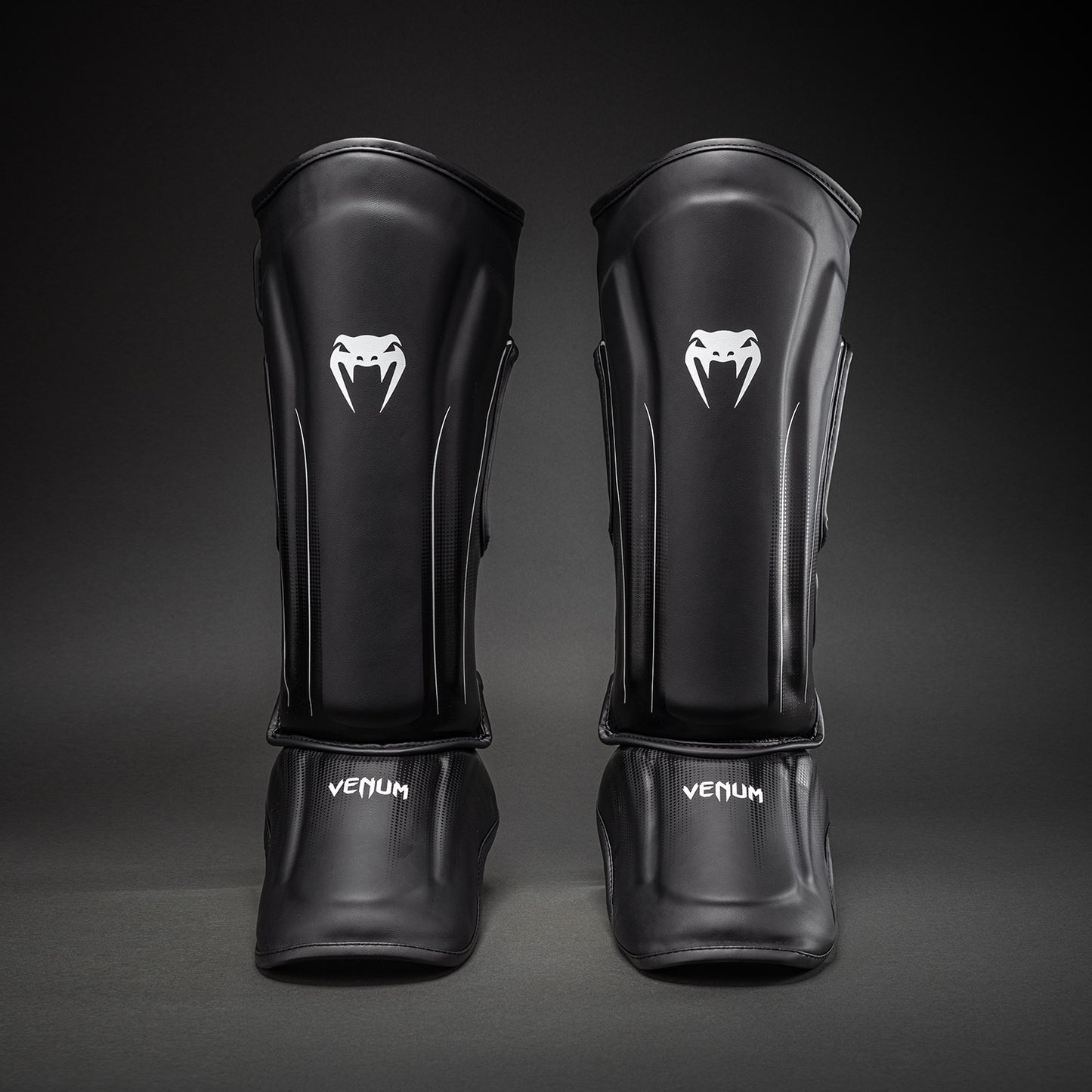 Venum Stealth Schienbeinschoner – Schwarz/Weiß