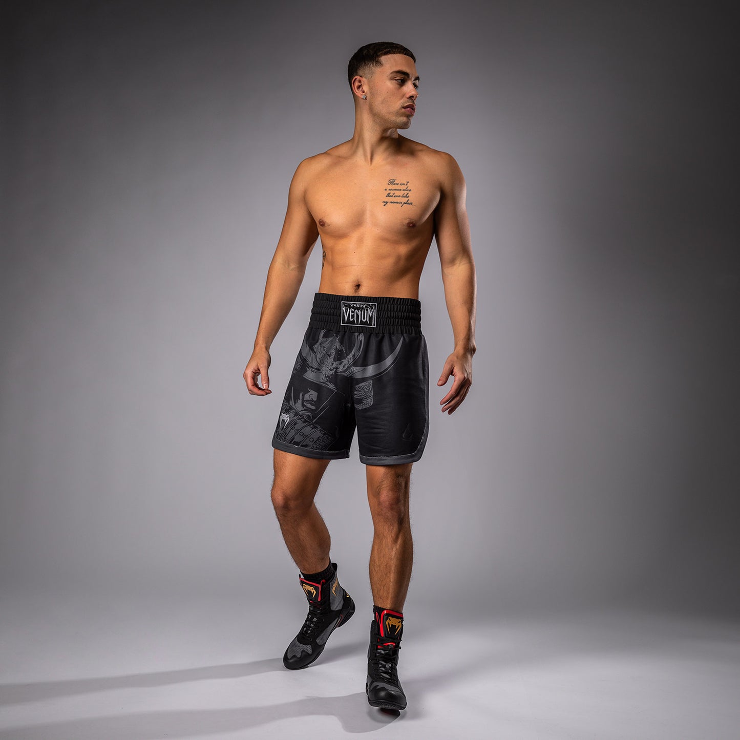 Venum x Assassin’s Creed Shadows Herren Boxing Shorts - Schwarz