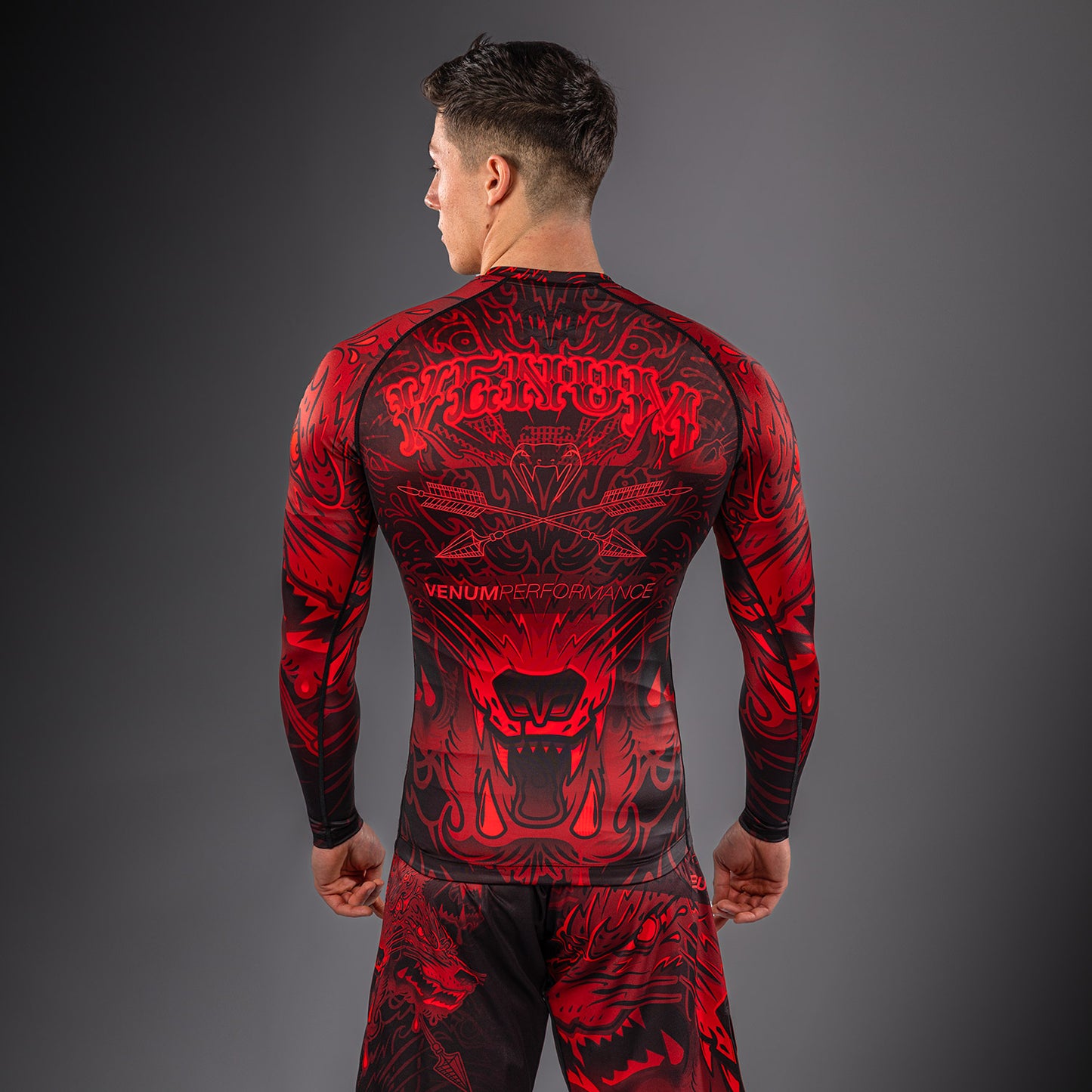 Venum Wolf Atak Langarm Rashguard – Schwarz/Rot