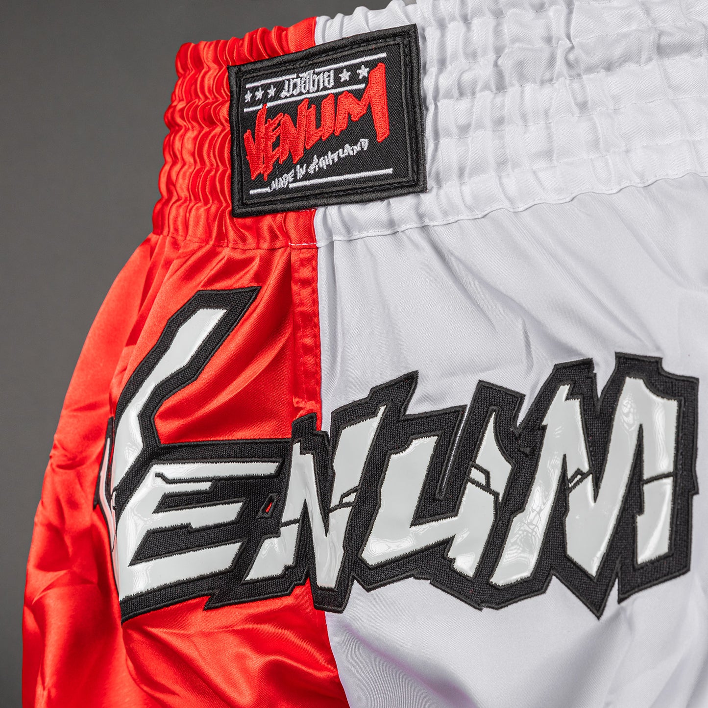 Venum Inferno 2.0 Muay Thai Shorts - Rot/Weiß