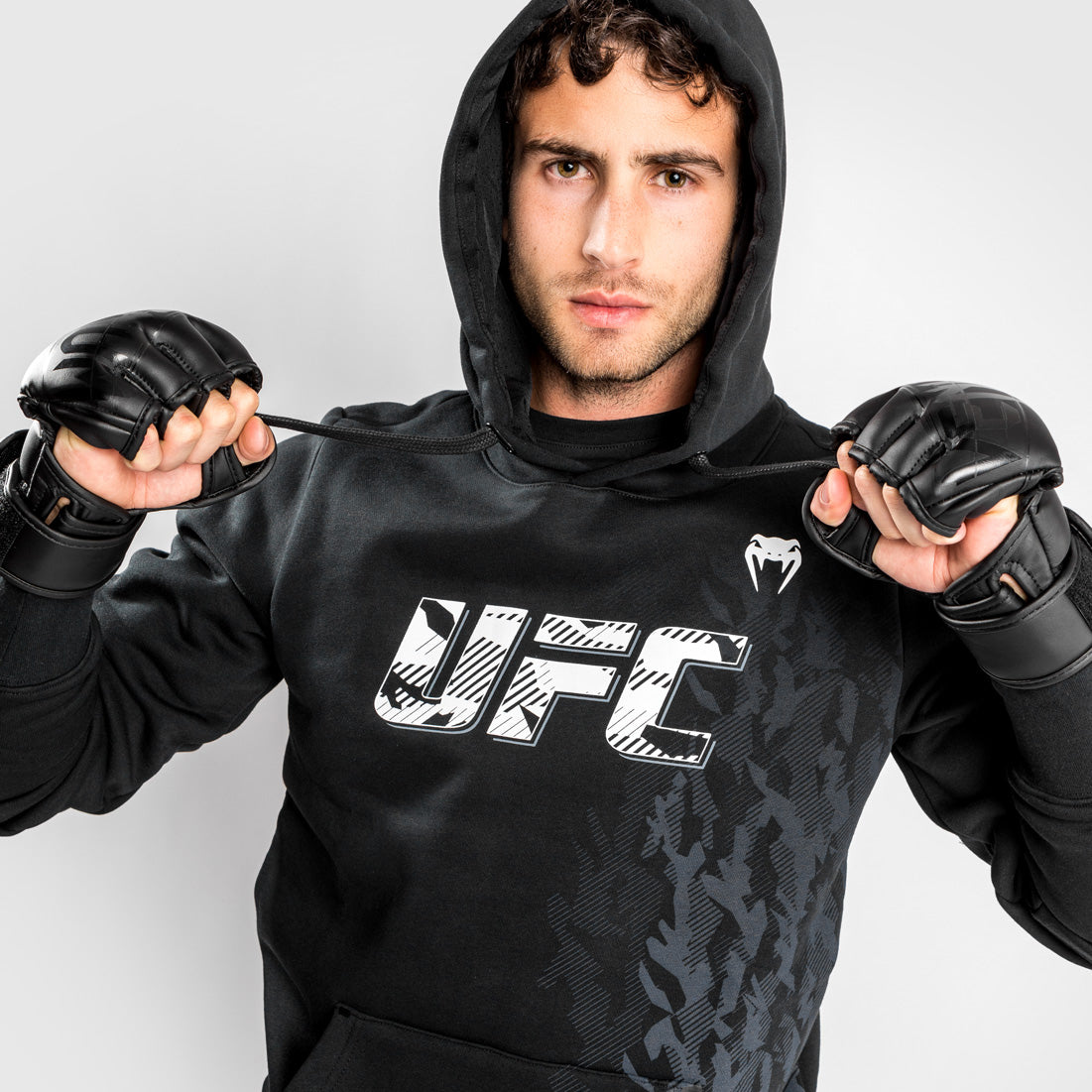 UFC Venum Authentic Fight Week Herren Pullover Hoodie - Schwarz