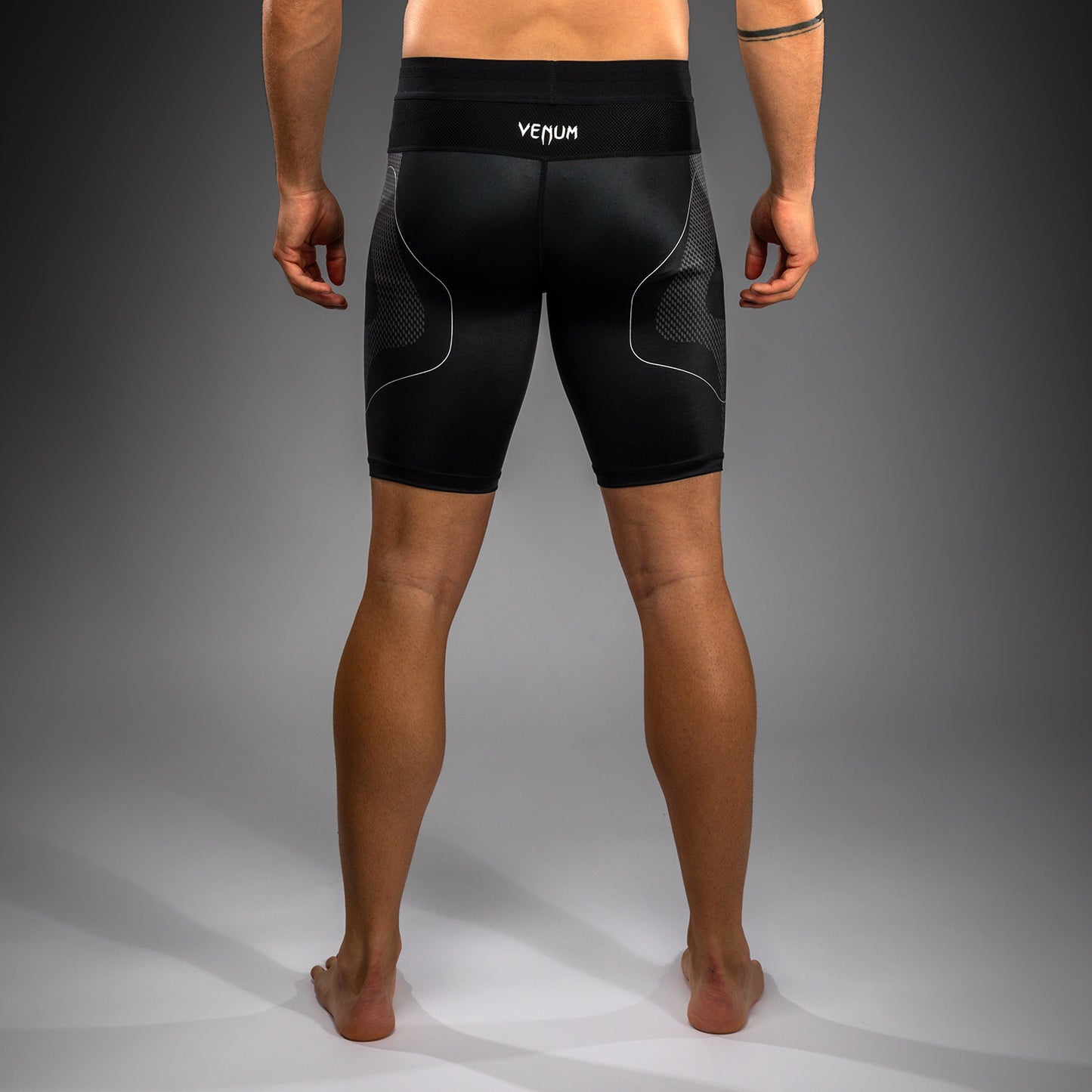 Venum Nexus Vale Tudo Shorts – Schwarz/Silber