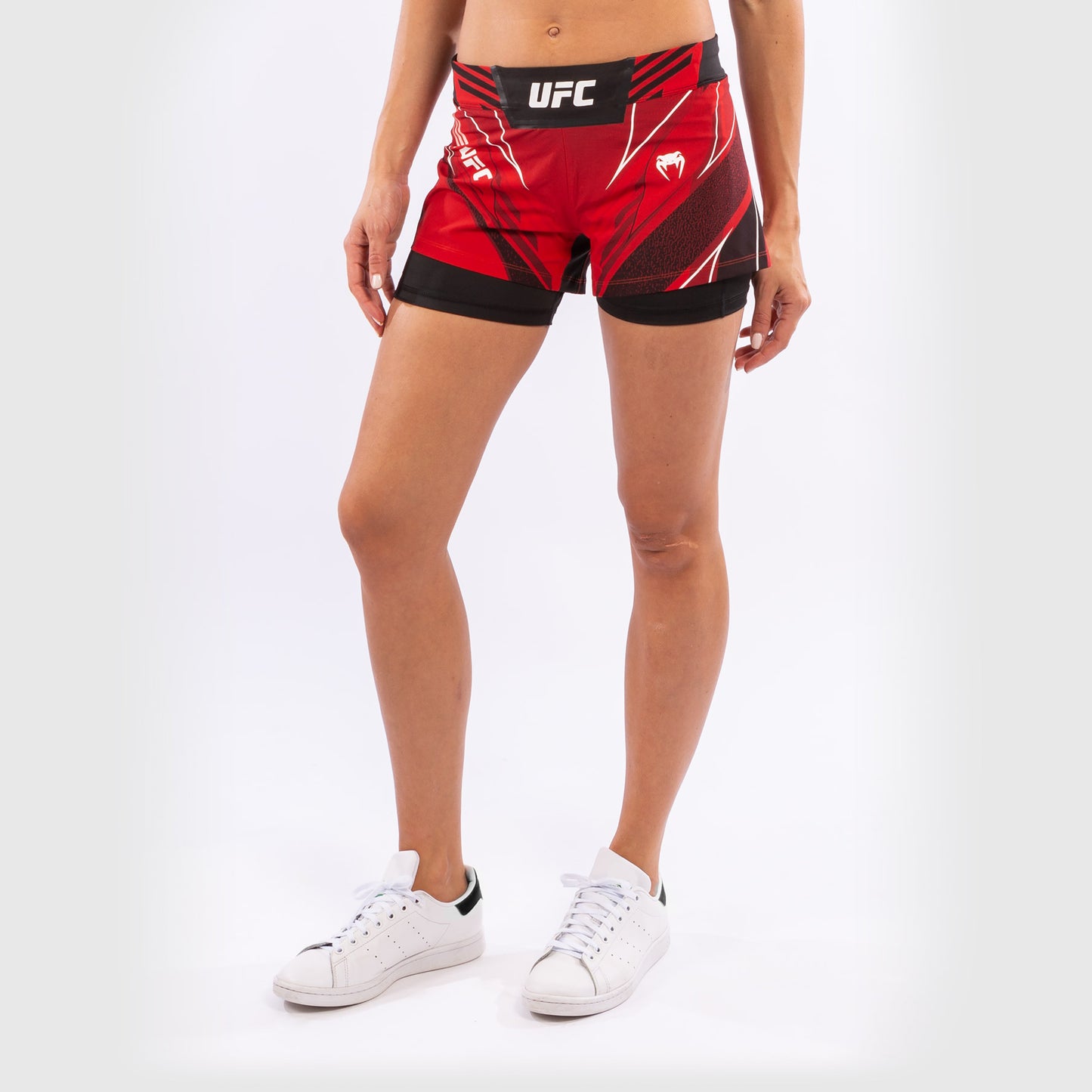 UFC Venum Authentic Fight Night Damen Shorts - Short Fit - Rot