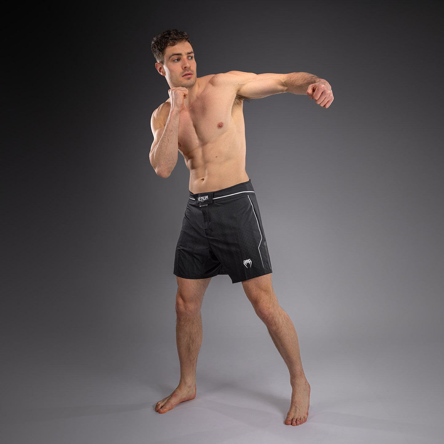 Venum Stealth Fightshorts – Schwarz/Weiß