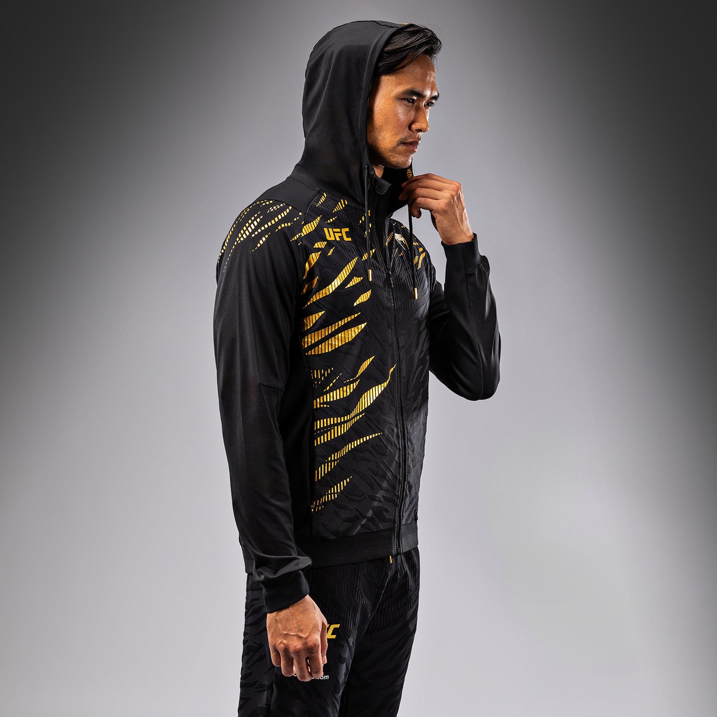UFC Fusion by Venum Authentic Fight Night Herren Walkout Hoodie - Champion