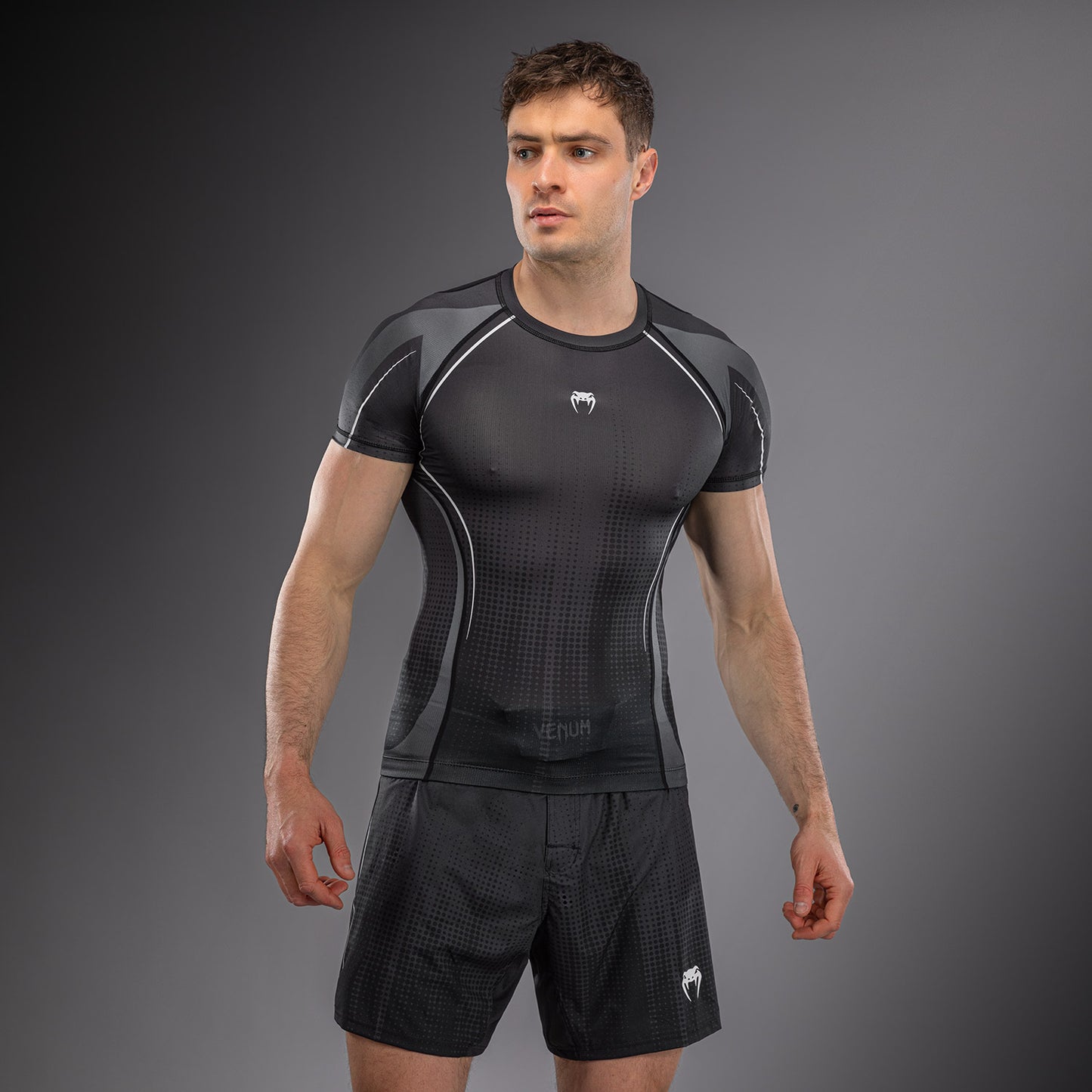 Venum Stealth Kurzarm Rashguard – Schwarz/Weiß
