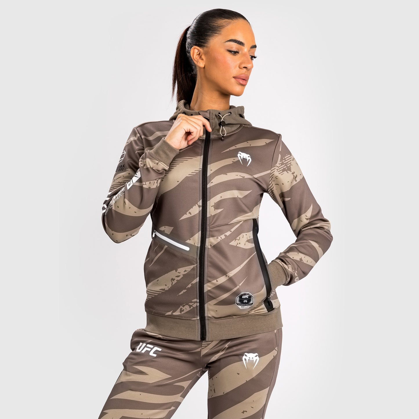 UFC Adrenaline by Venum Fight Week Frauen Zip Hoodie - Desert Camo