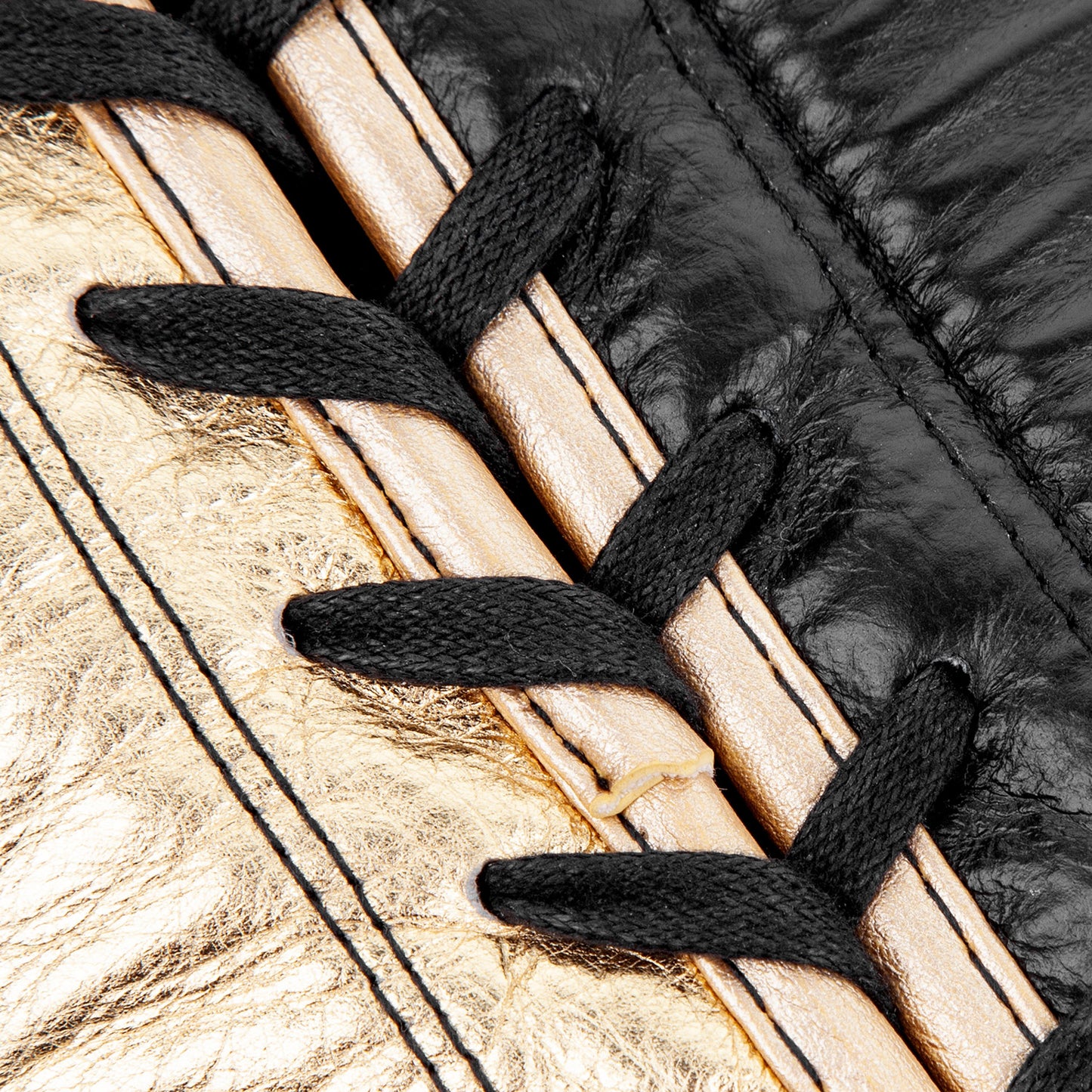 Venum Hammer Profi-Boxhandschuhe mit Schnürung - Schwarz/Gold