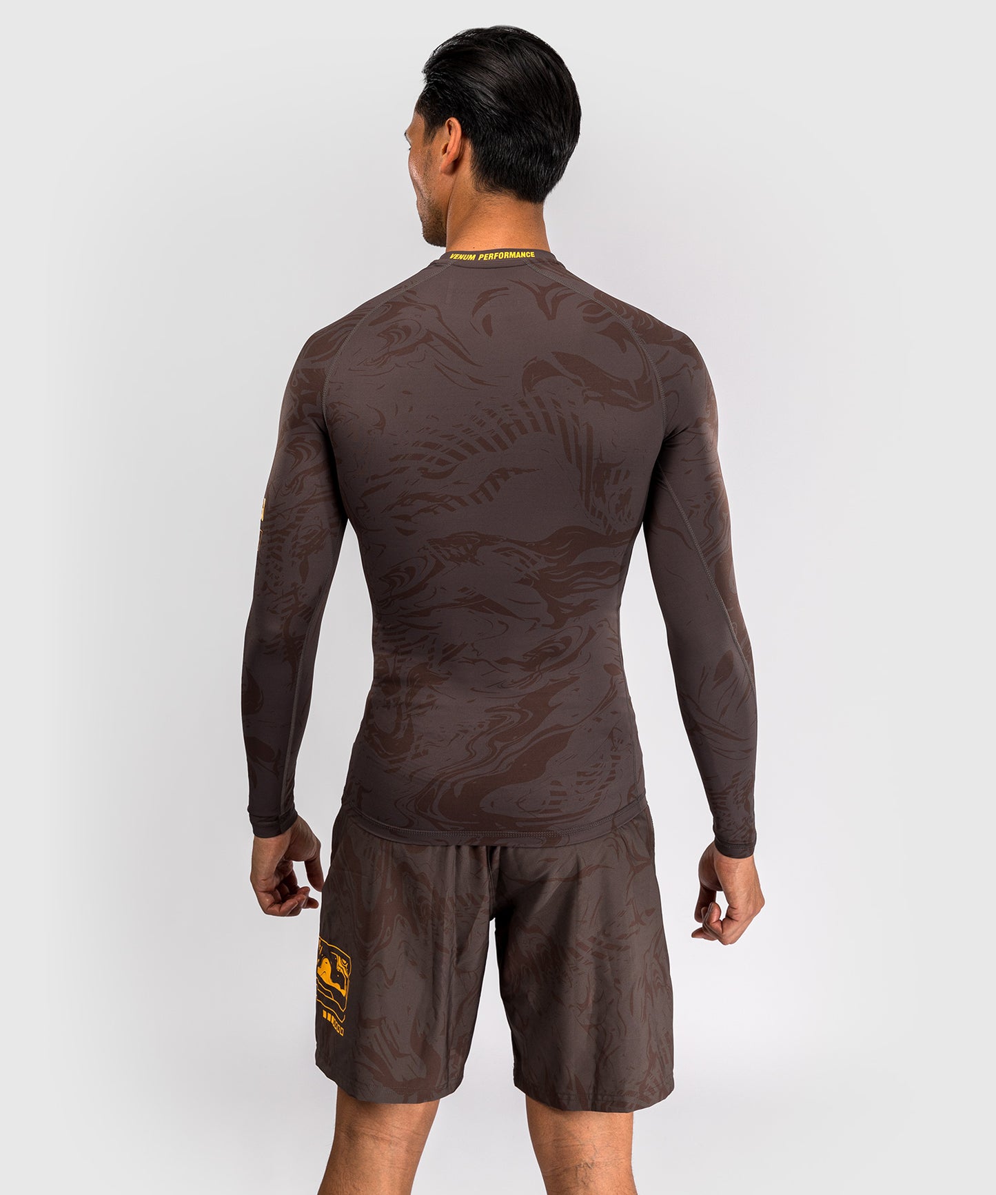 UFC Fusion by Venum Fight Week Herren Performance Langarm Rashguard - Erdiges Braun