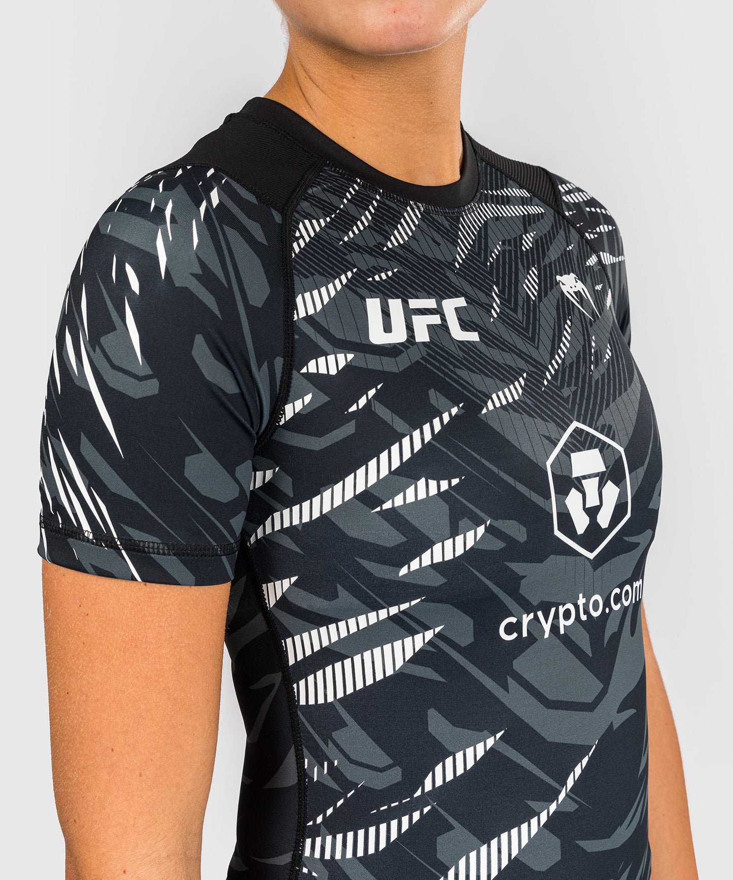 UFC Fusion by Venum Authentic Fight Night Damen Performance Kurzarm Rashguard - Schwarz