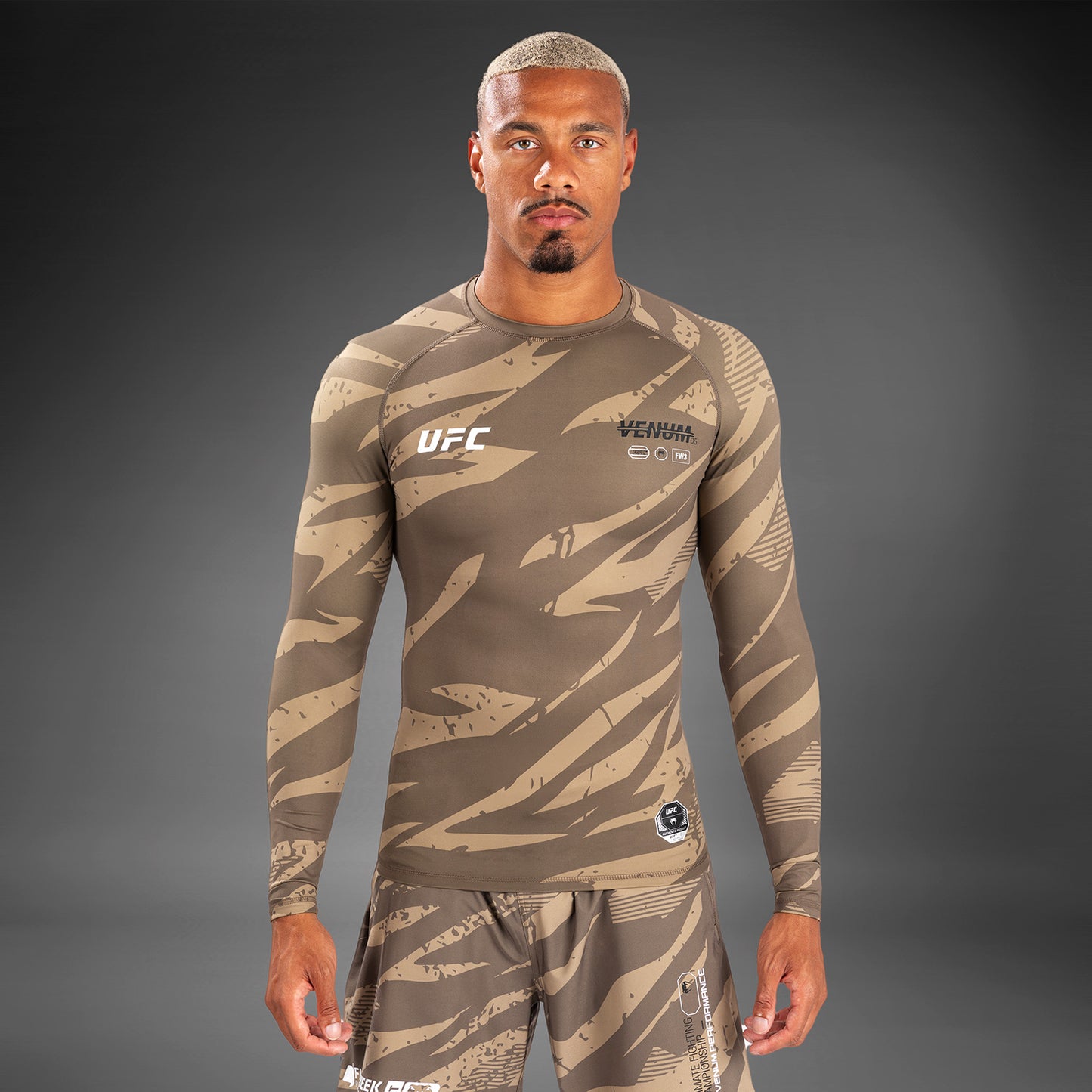 UFC Adrenaline by Venum Fight Week Performance Langärmeliger Rashguard - Desert Camo