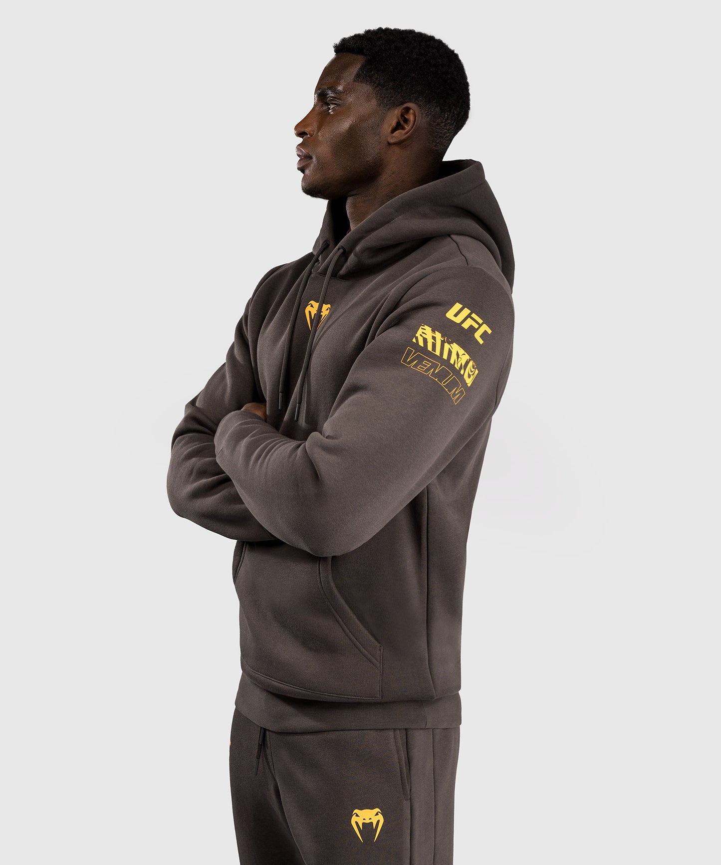 UFC Fusion by Venum Fight Week Herren Pullover Hoodie - Solid Erdiges Braun
