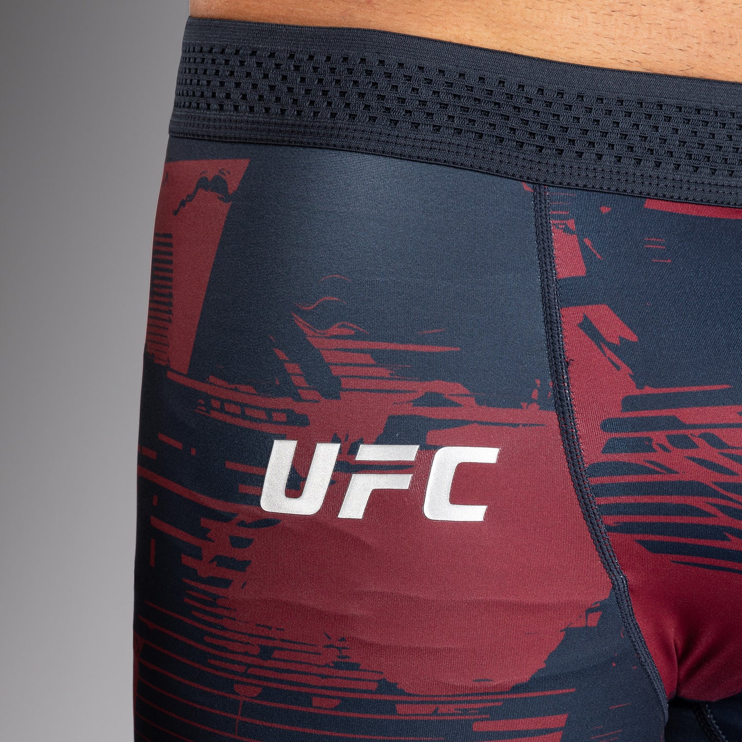 UFC Zenith by Venum Authentic Fight Week Performance Vale Tudo Short Herren - Marineblau/Burgunderrot/Silber