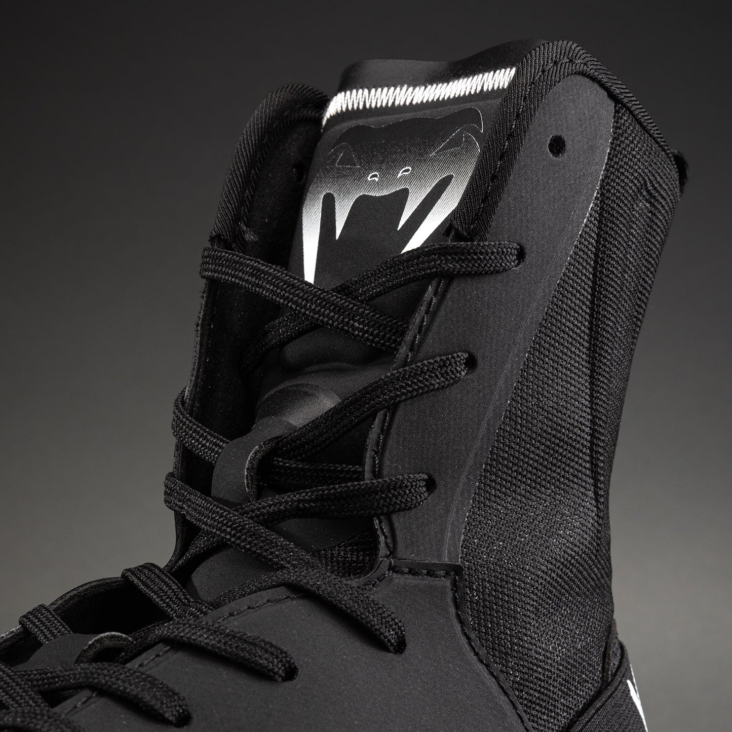 Venum Elite Neo Boxschuhe – Schwarz/Weiß