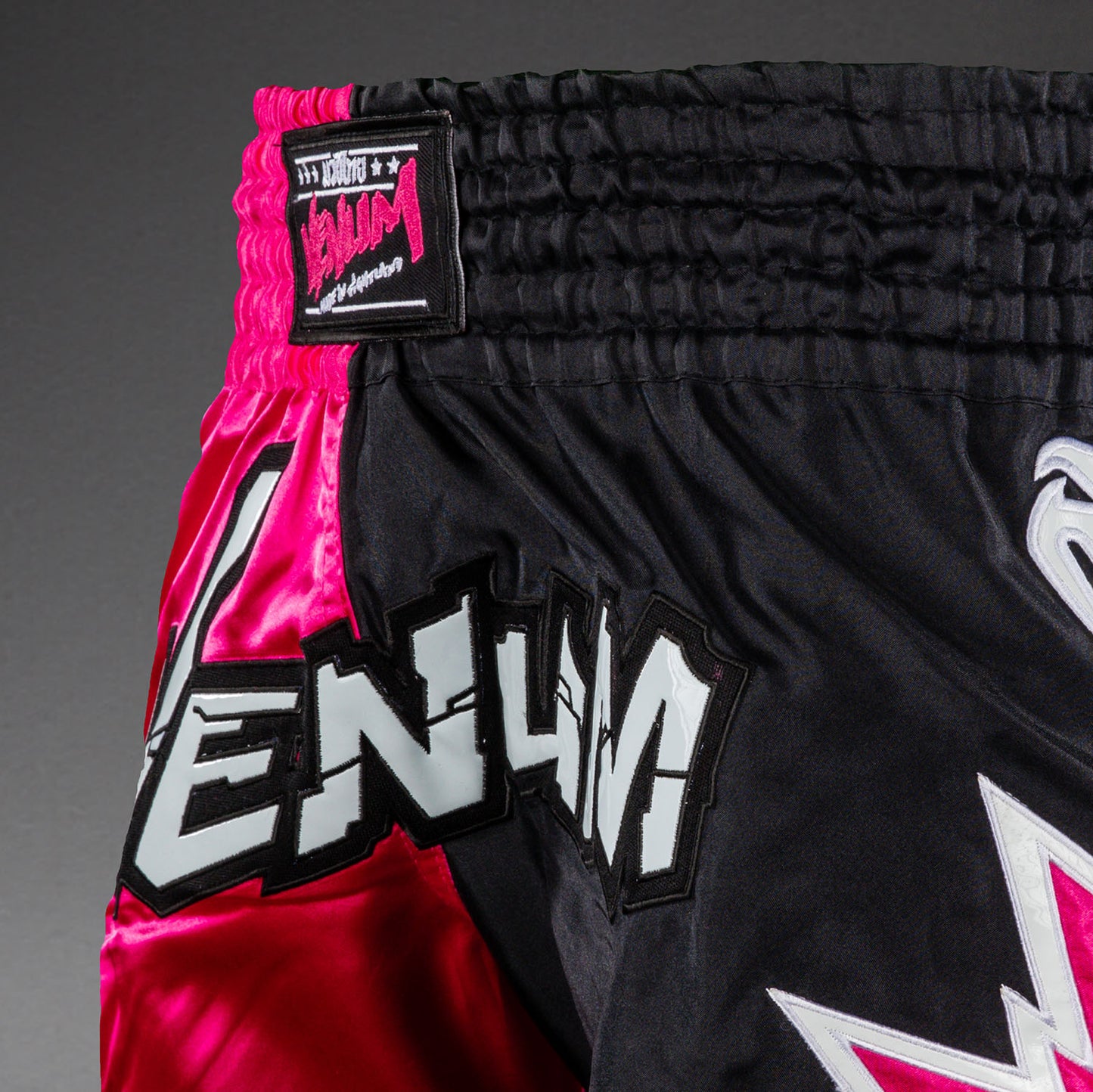 Venum Inferno 2.0 Muay Thai Shorts - Pink/Schwarz