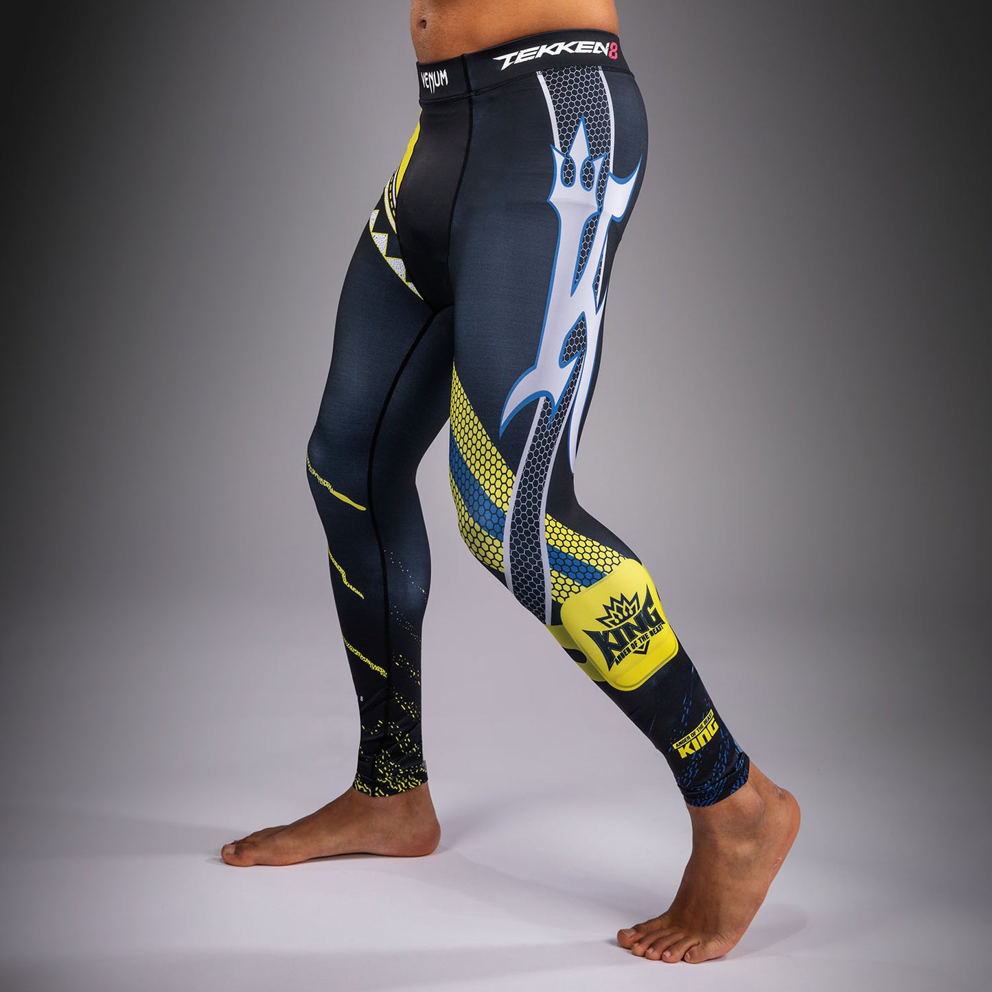 Venum x TEKKEN 8 Spats - King - Schwarz/Gelb