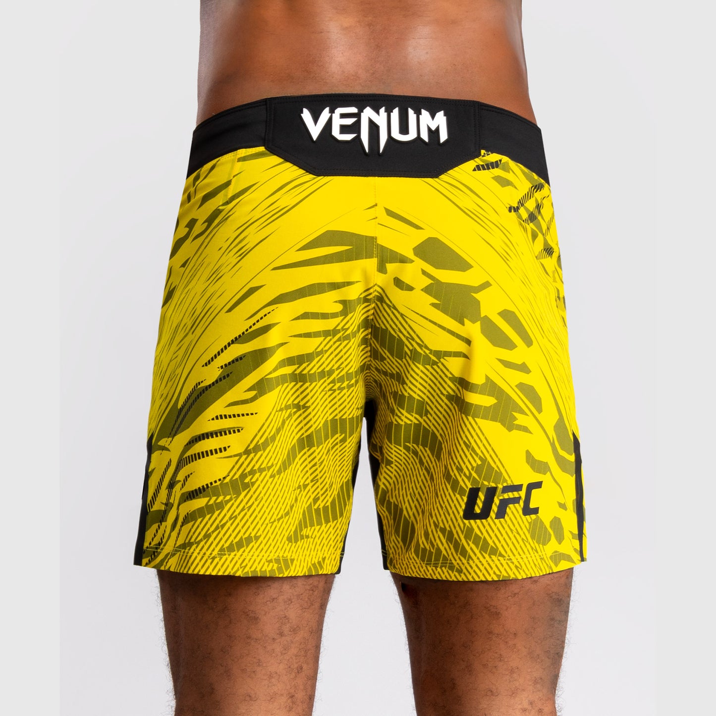 UFC Fusion by Venum Personalized Authentic Fight Night Herren Fight Short - Short Fit - Gelb