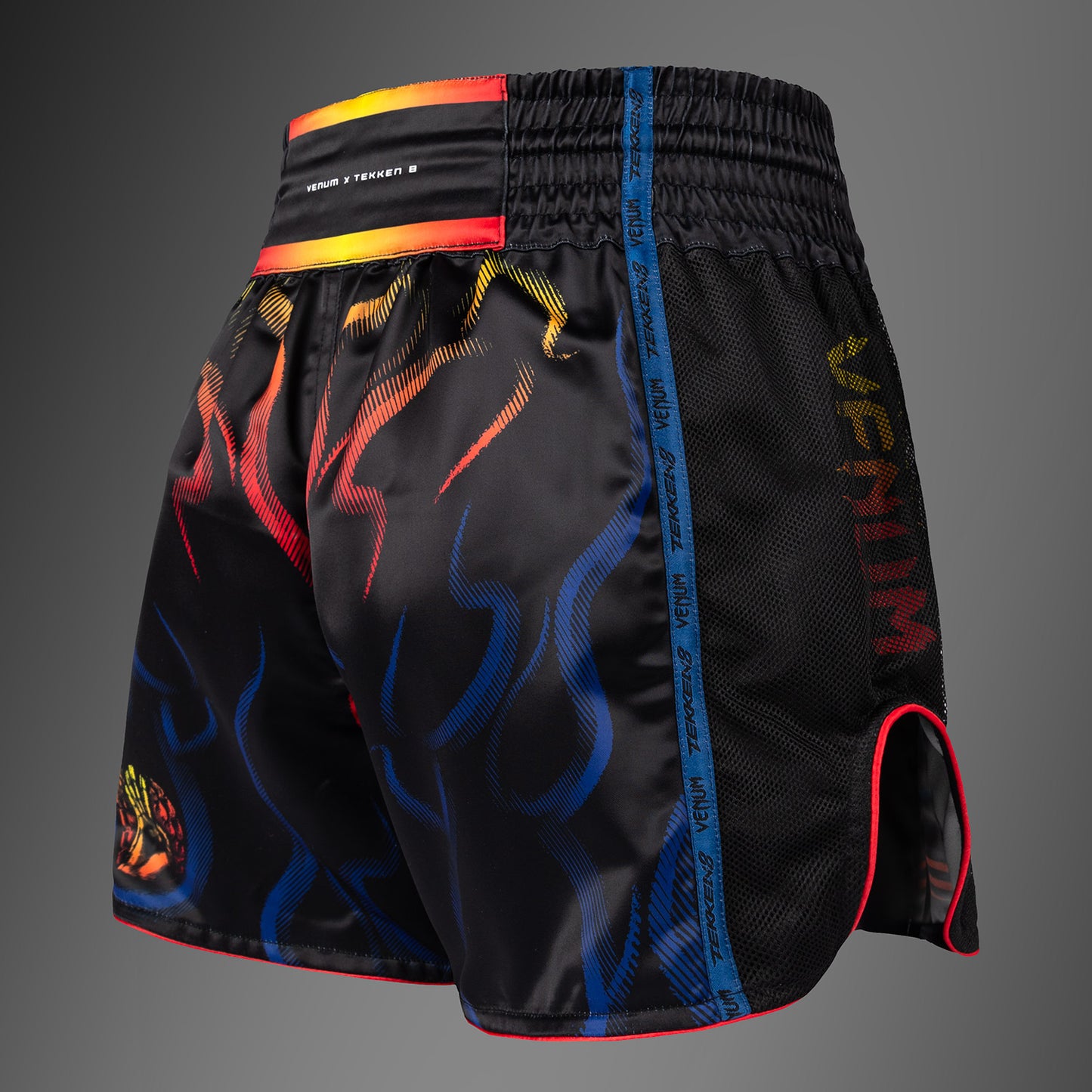 Venum x TEKKEN 8 Muay‑Thai‑Shorts - Yoshimitsu - Schwarz/Orange