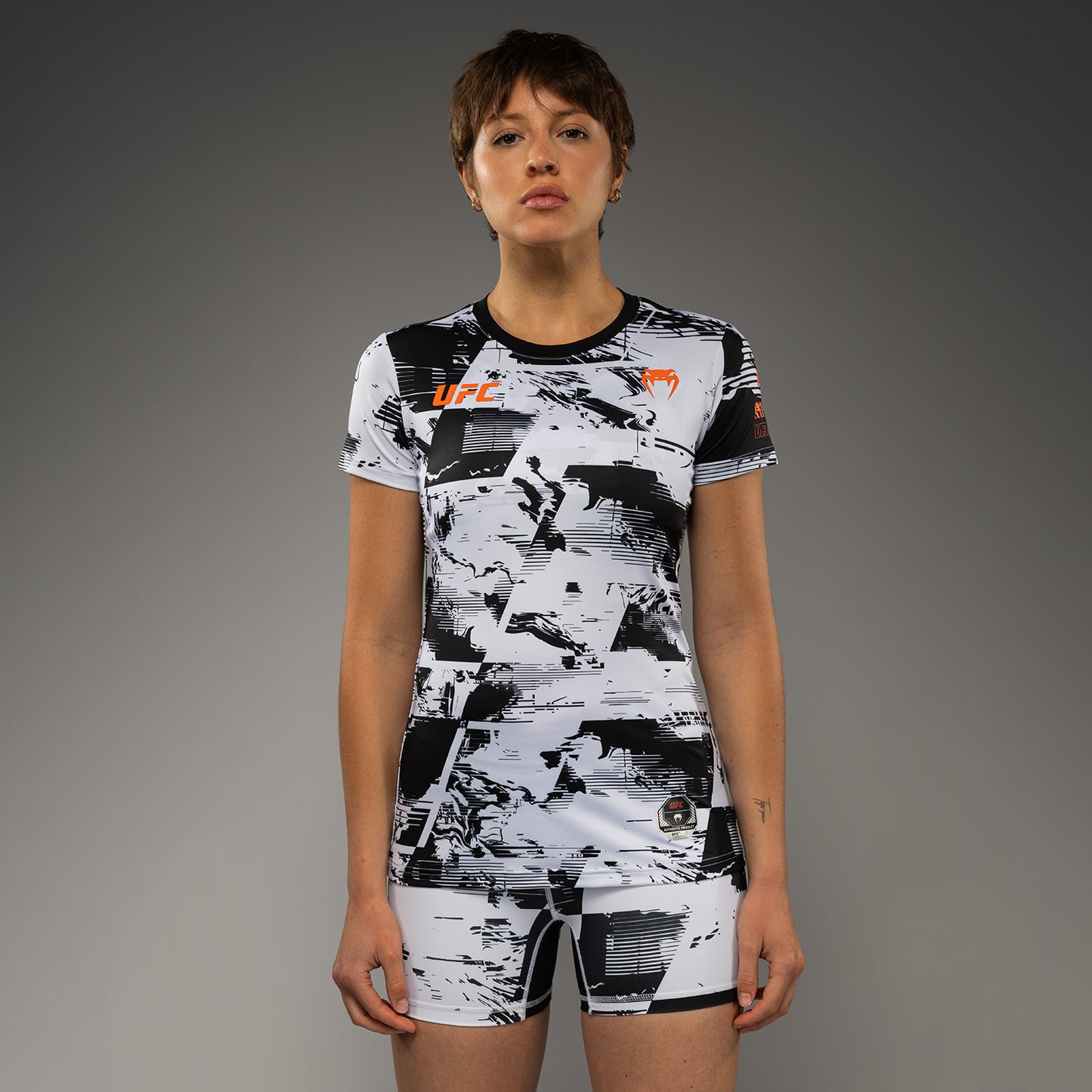 UFC Zenith by Venum Authentic Fight Week Performance Kurzarm T-Shirt Damen - Weiß