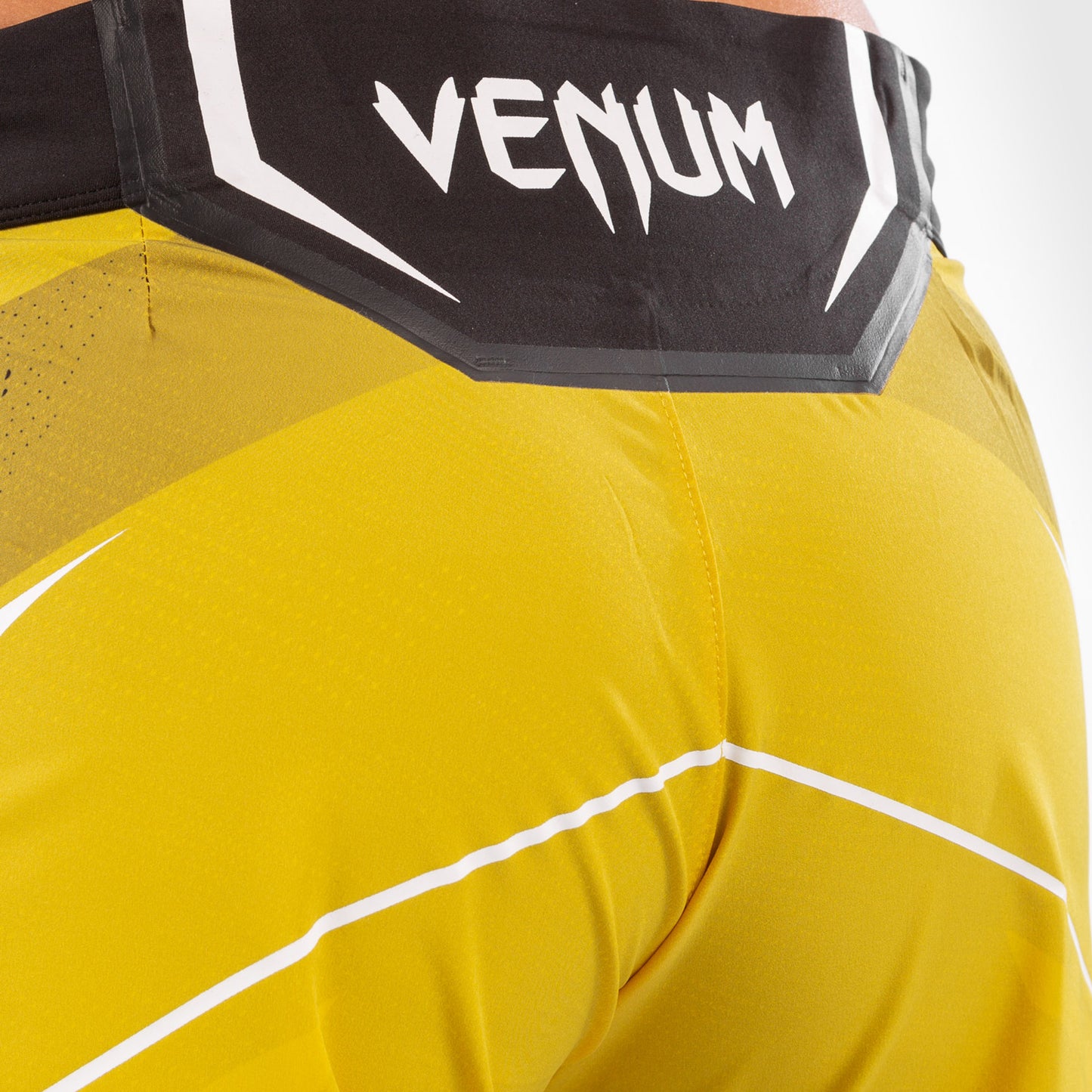 UFC Venum Authentic Fight Night Damen Shorts - Long Fit - Gelb