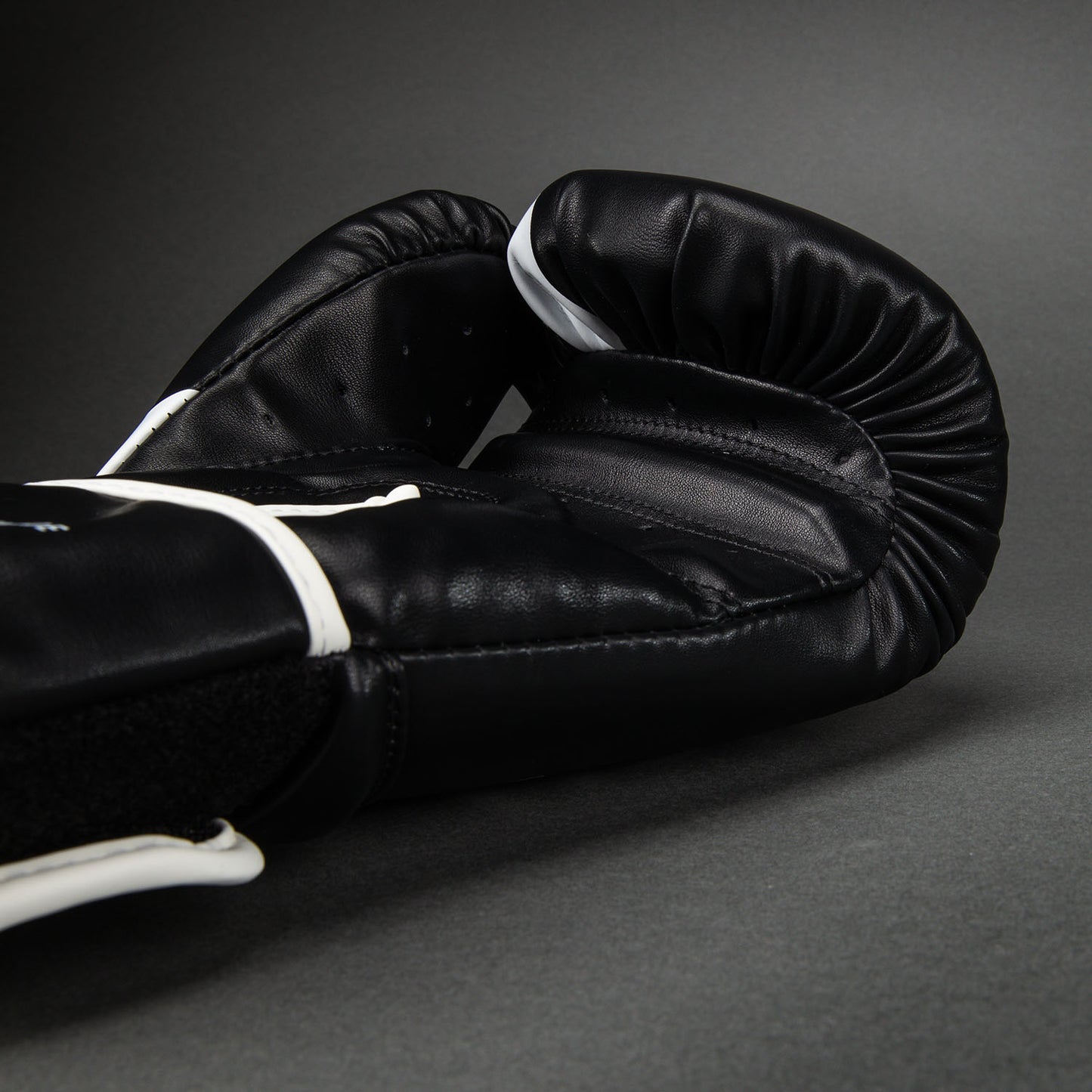 Venum Challenger 2.5 Boxhandschuhe – Schwarz/Weiß