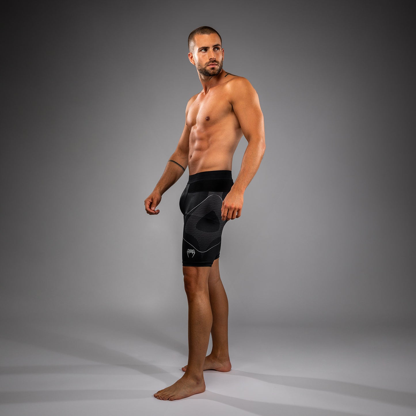 Venum Nexus Vale Tudo Shorts – Schwarz/Silber