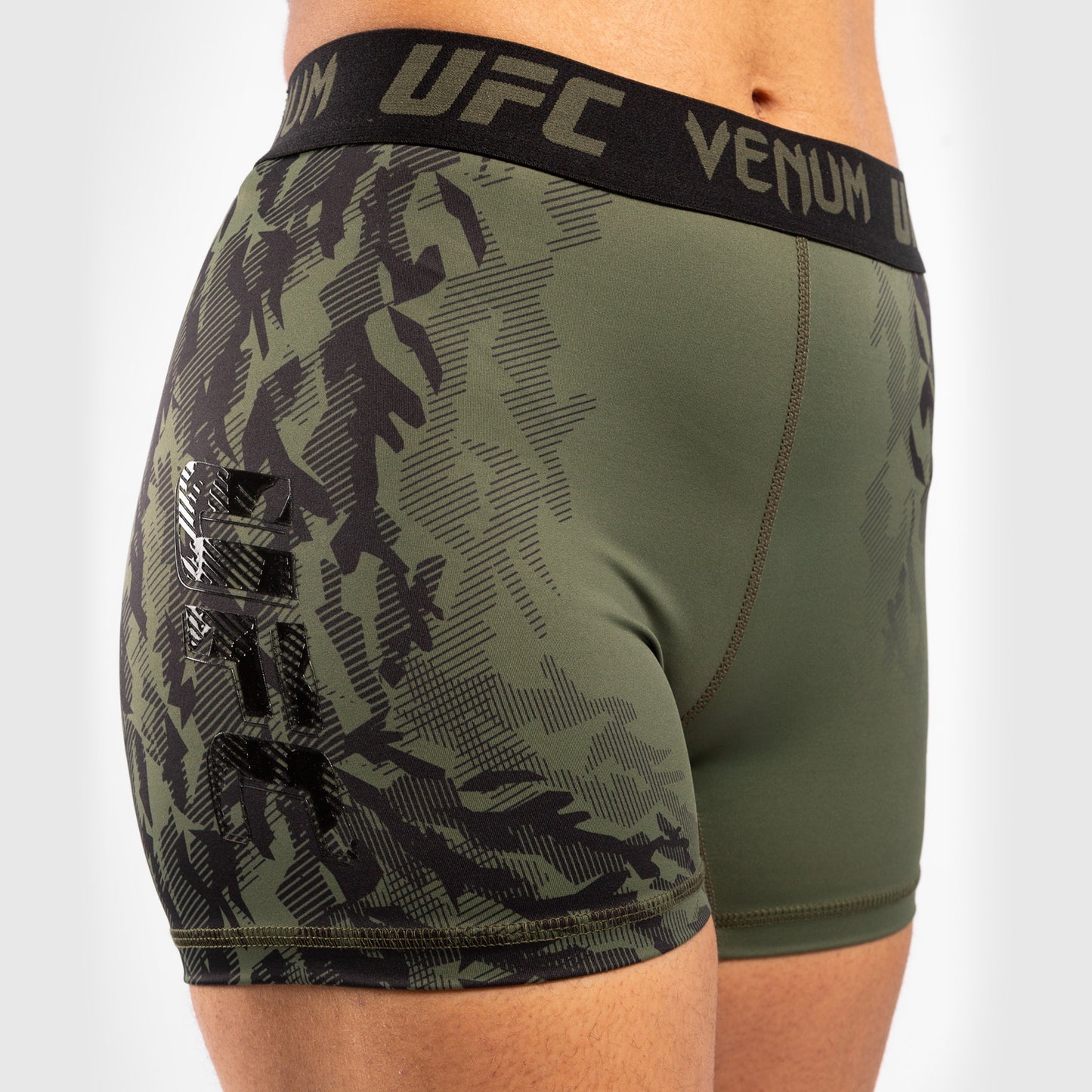 Venum UFC Authentic Fight Week Damen-Performance-Kompressionsshorts – Khaki