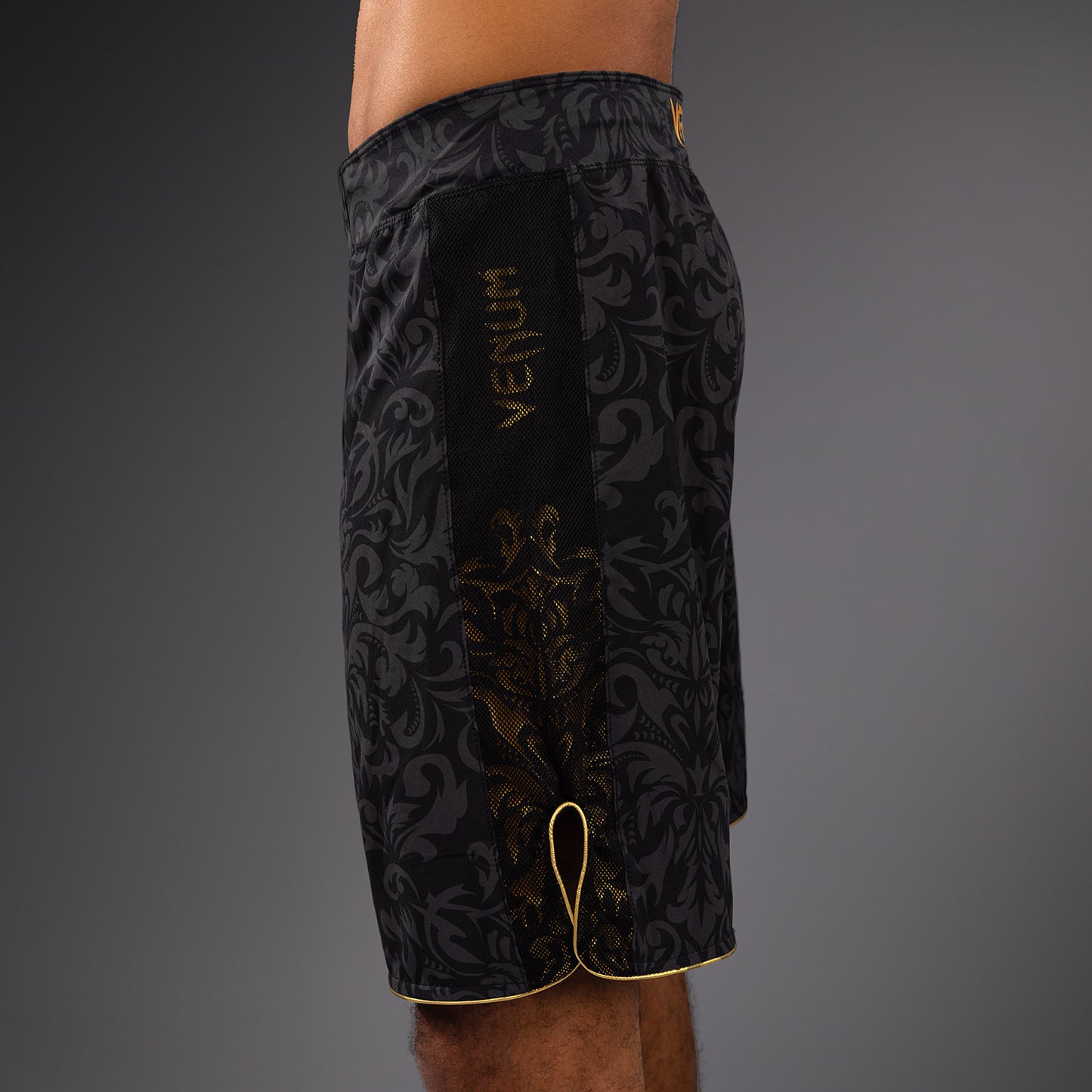 Venum x Topuria Unmatched Edition Kampfshorts - Schwarz/Gold
