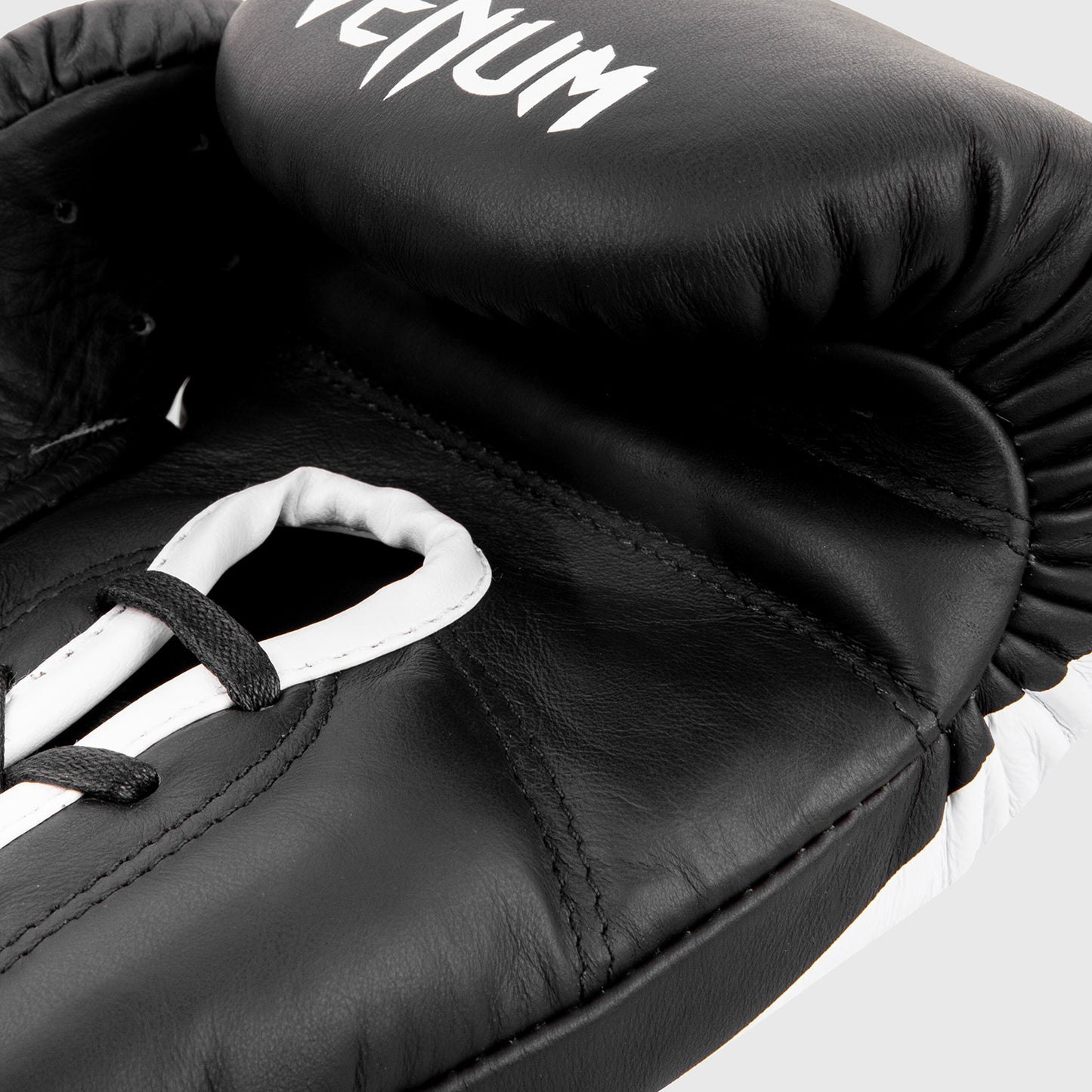 Venum Giant 2.0 professionelle Boxhandschuhe - MIT SCHNÜRUNG