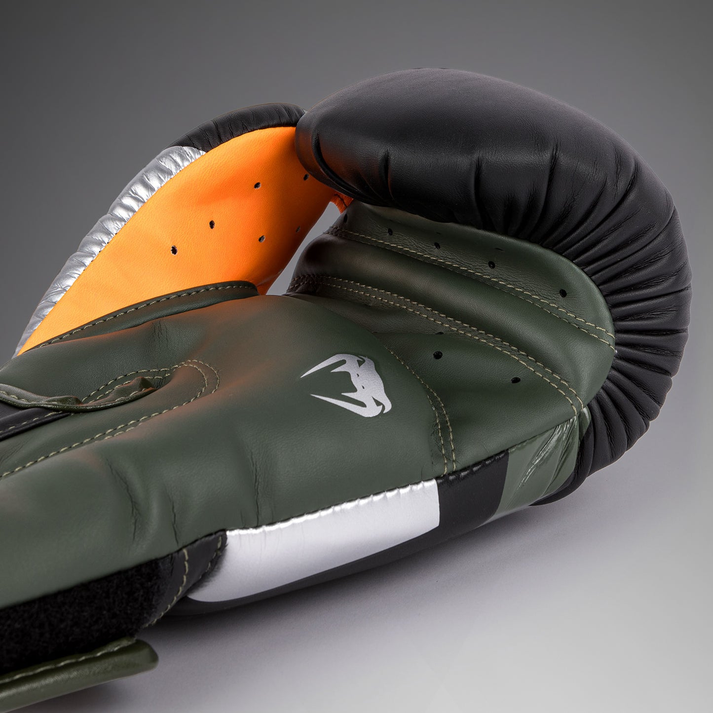 Venum Elite Boxhandschuhe - Schwarz/Silber/Kaki