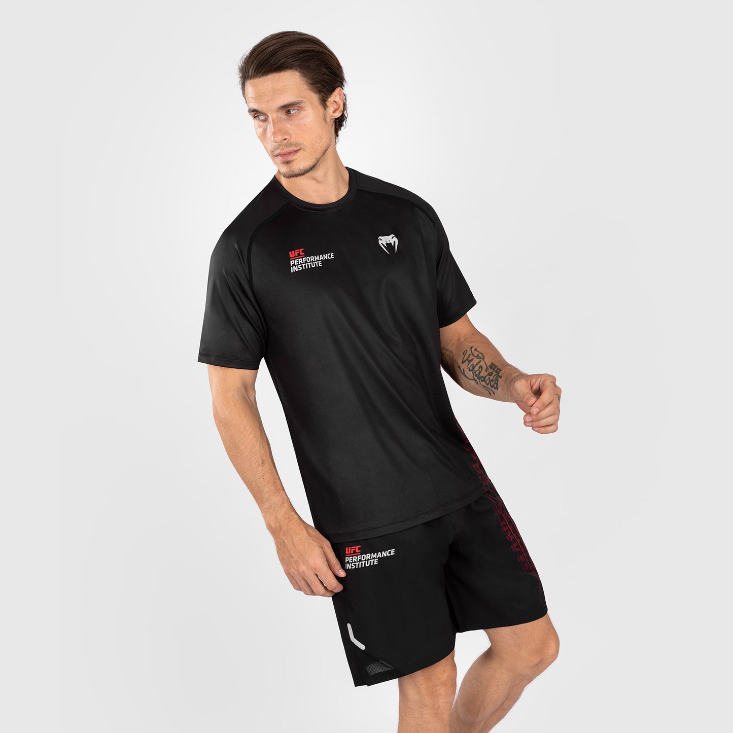 UFC Venum Performance Institute 2.0 Herren Dry-Tech Shirt - Schwarz/Rot