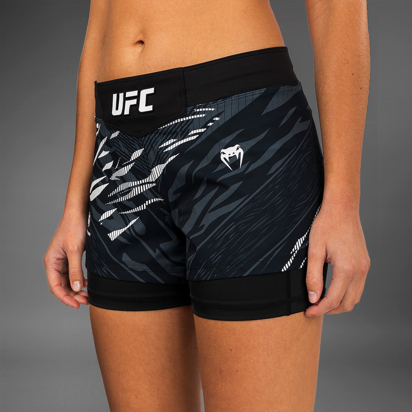 UFC Fusion by Venum Authentic Fight Night Damen Fight Short - Schwarz