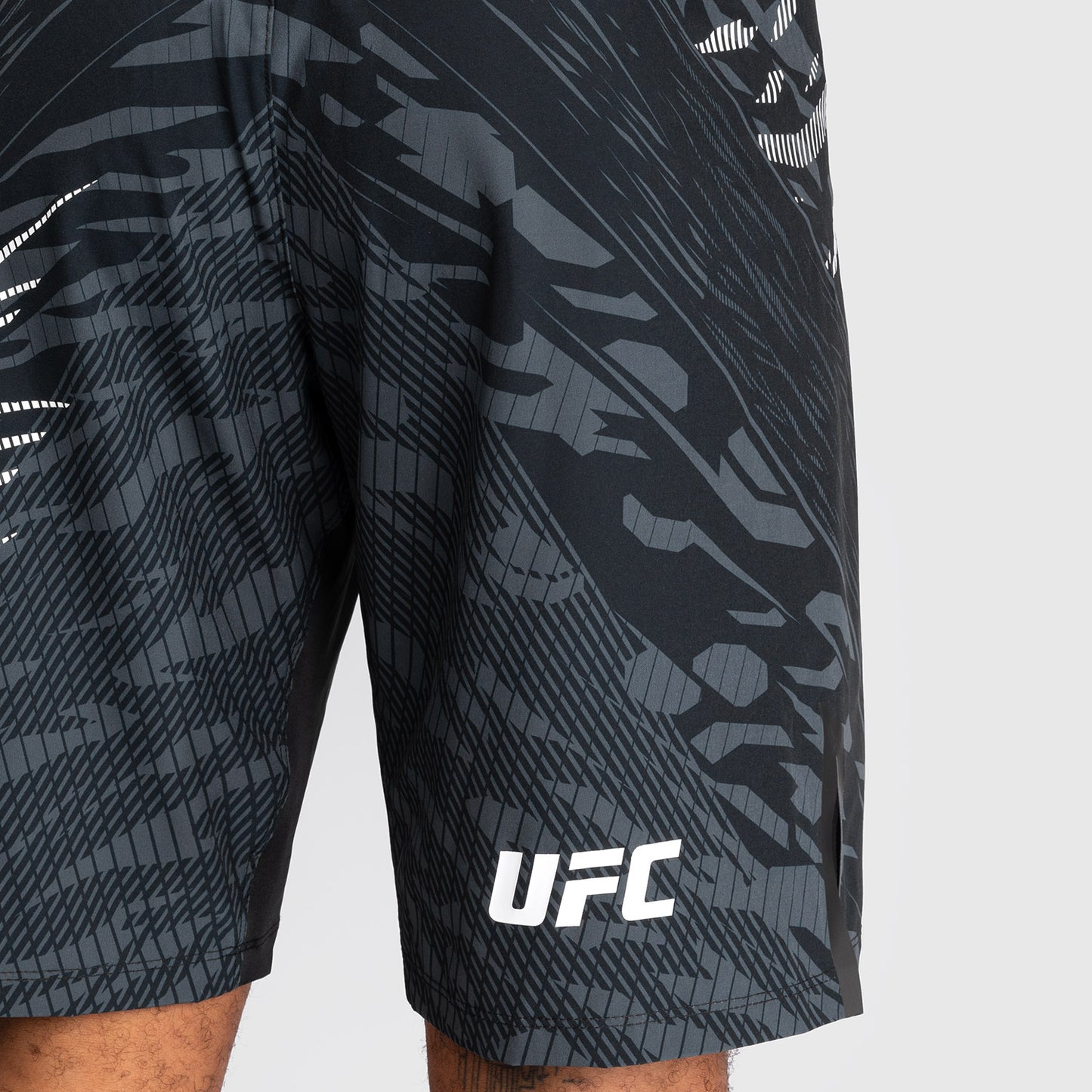 UFC Fusion by Venum Personalized Authentic Fight Night Herren Fight Short - Long Fit - Schwarz