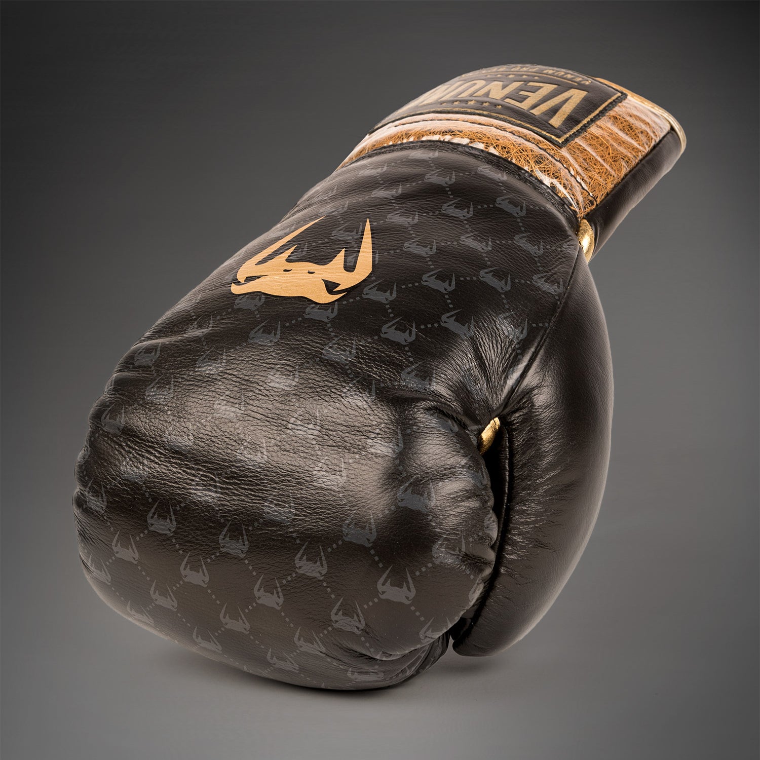 mia coco handschuhe Venum Coco Monogram Pro Boxhandschuhe – Intense Black