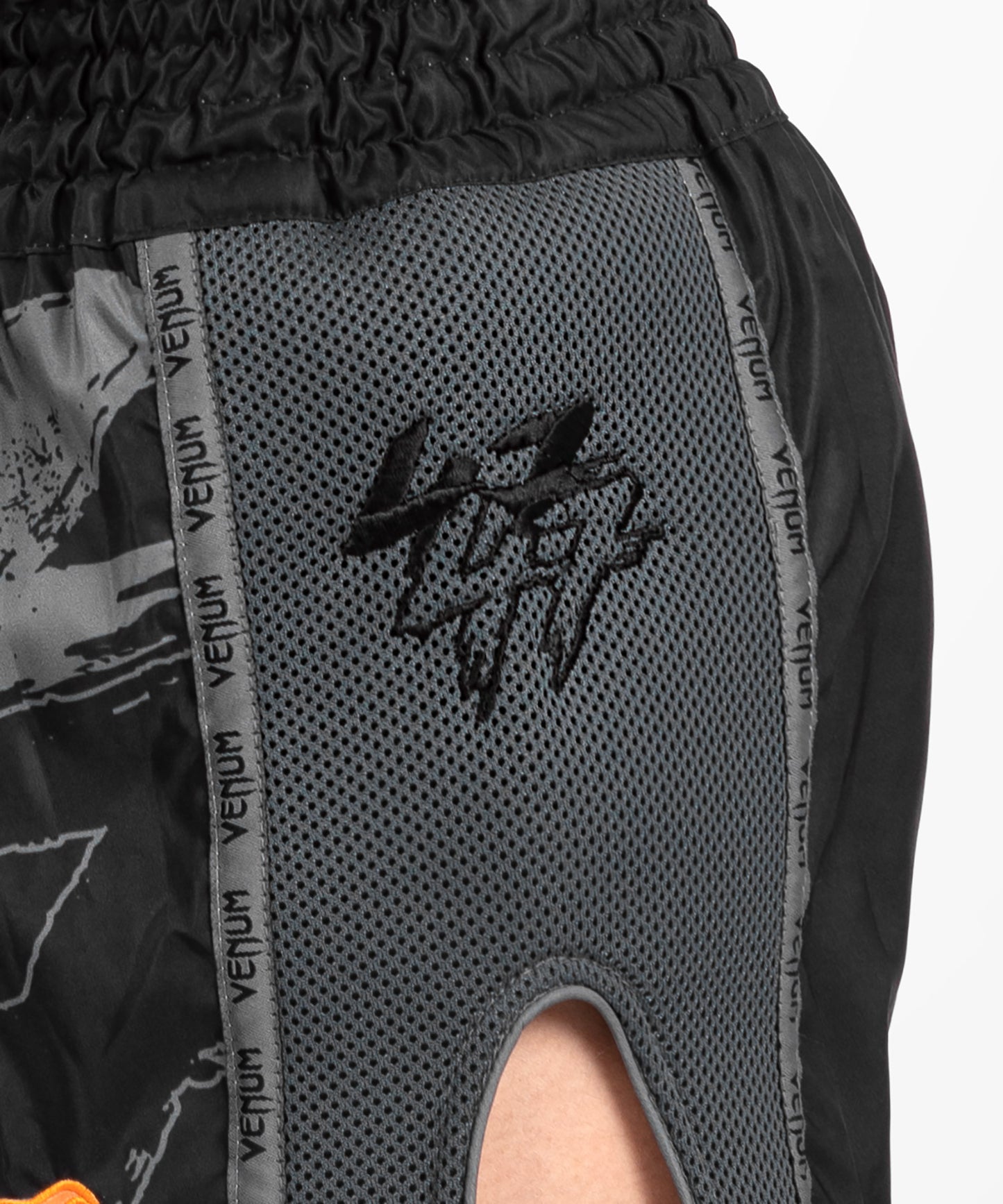 Venum S47 Muay Thai Shorts - Schwarz/Orange