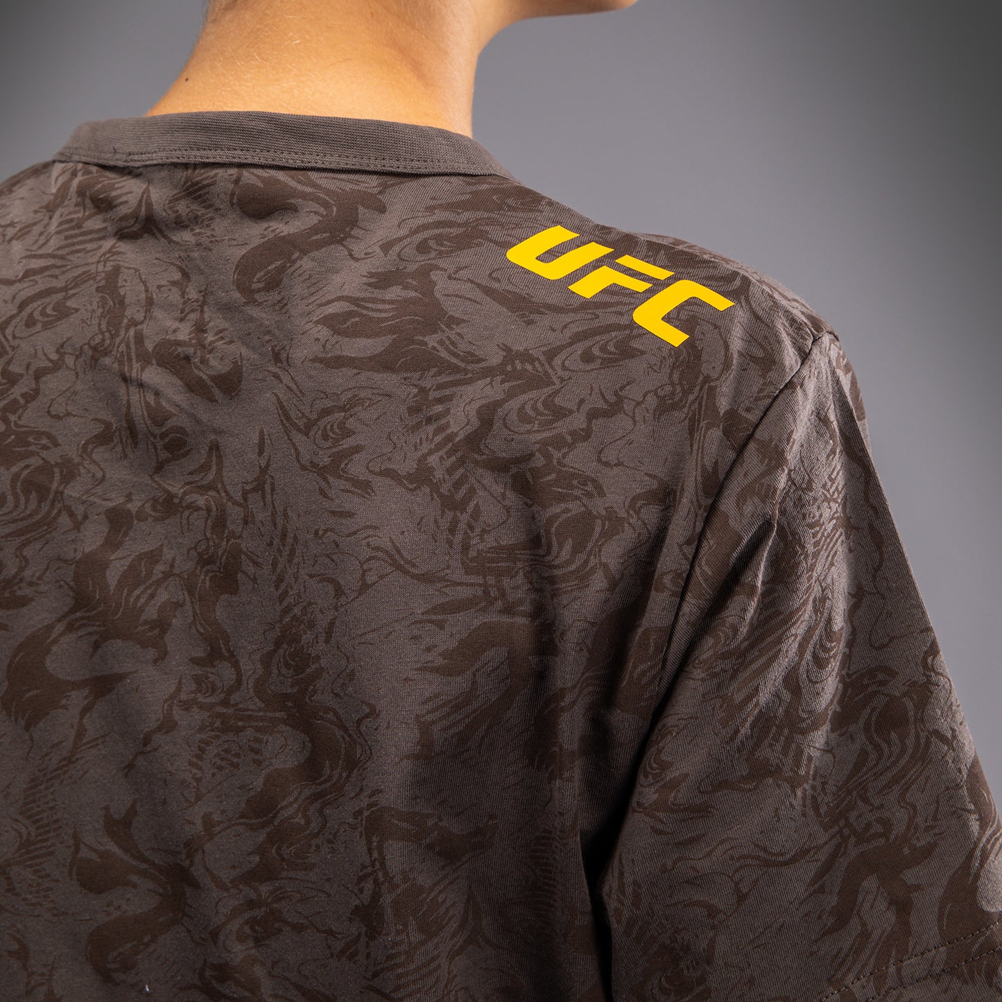 UFC Fusion by Venum Fight Week Damen Kurzarm Baumwoll T-Shirt - Erdiges Braun