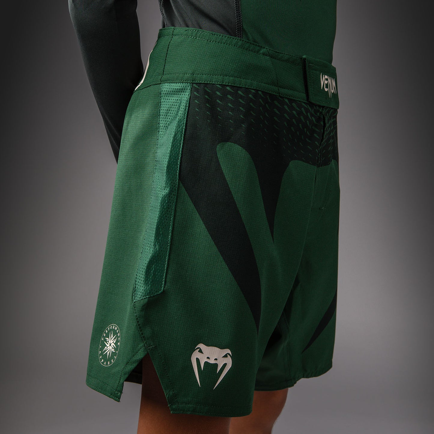 Venum Attack Kids Fightshorts - Waldgrün/Off-White