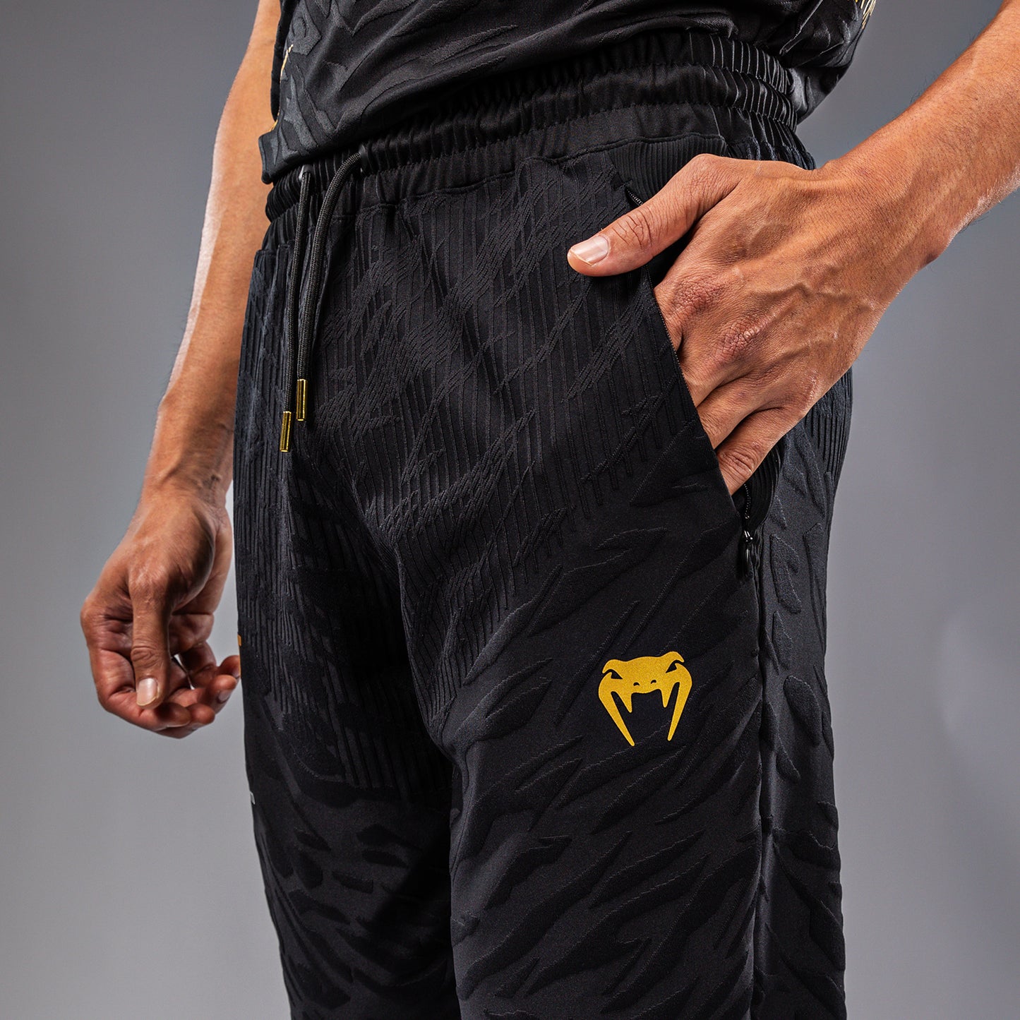 UFC Fusion by Venum Authentic Fight Night Herren Walkout Hose - Champion