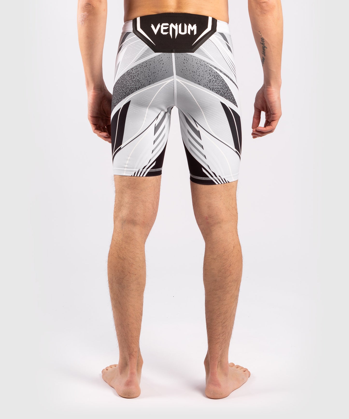 UFC Venum Authentic Fight Night Herren Vale Tudo Shorts - Long Fit - Weiß