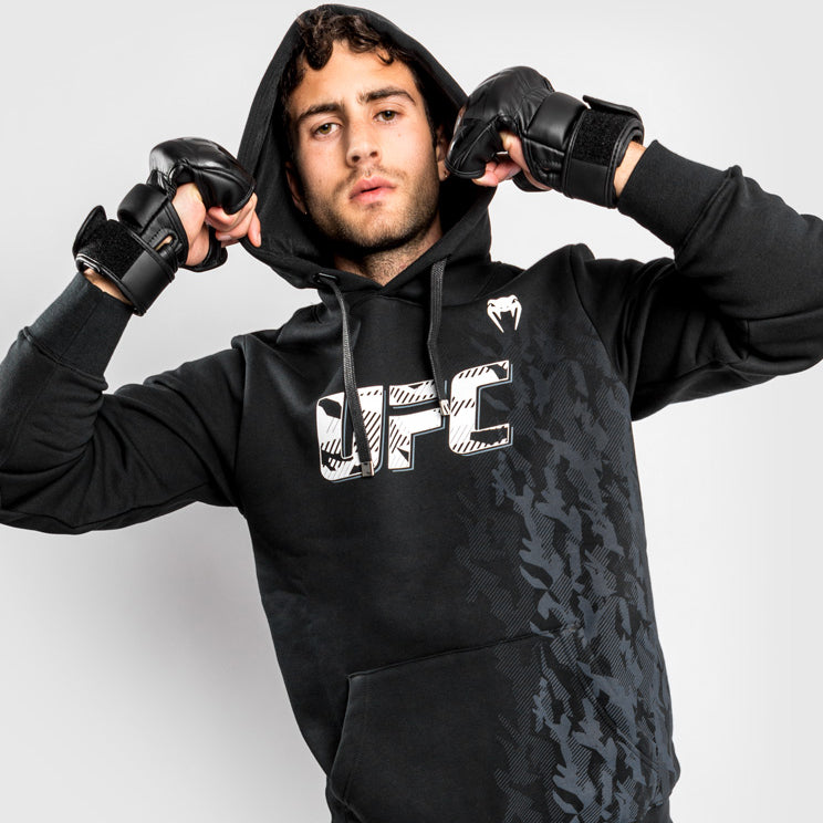 UFC Venum Authentic Fight Week Herren Pullover Hoodie - Schwarz