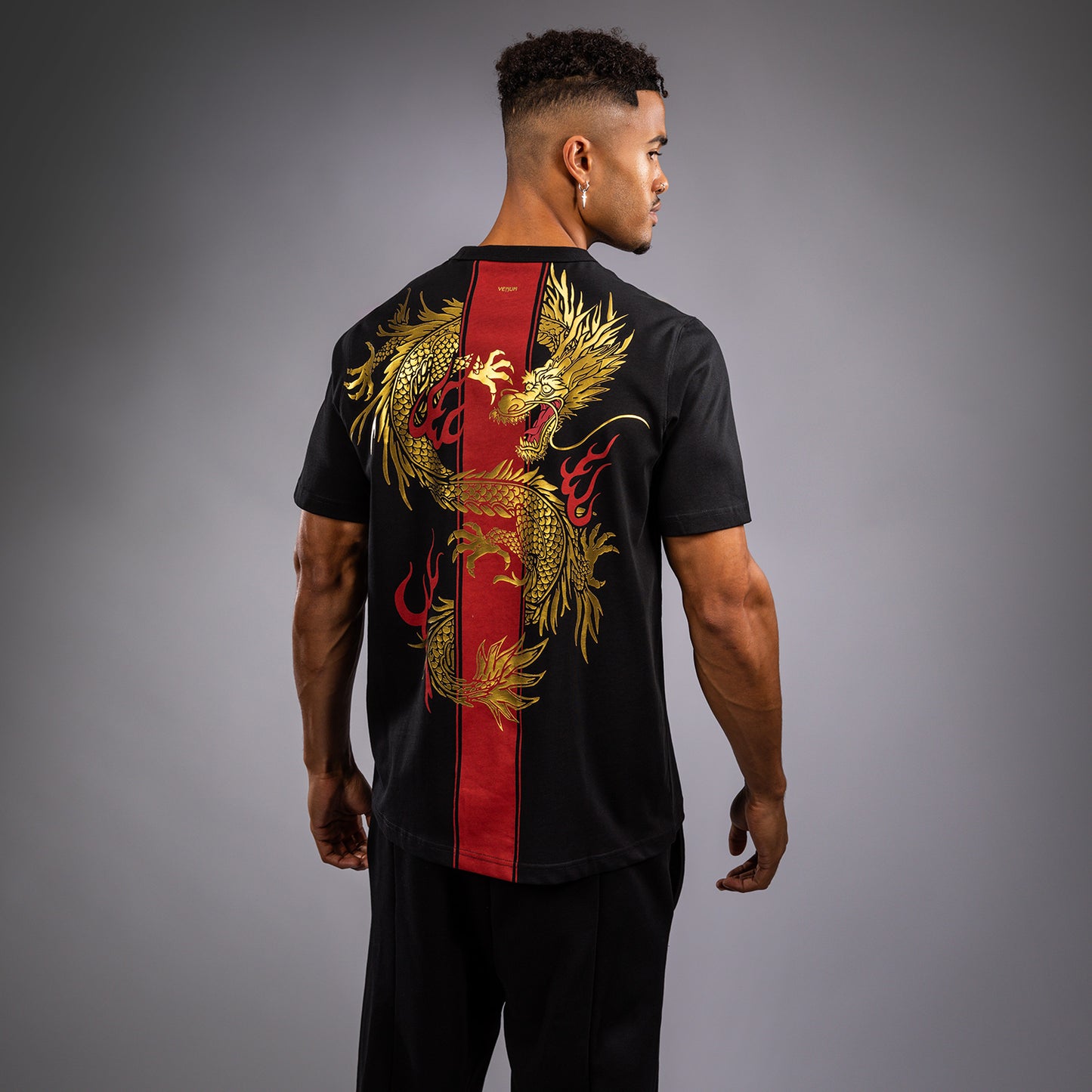 Venum x TEKKEN 8 - Marshall Law T-Shirt - Schwarz/Rot/Gold
