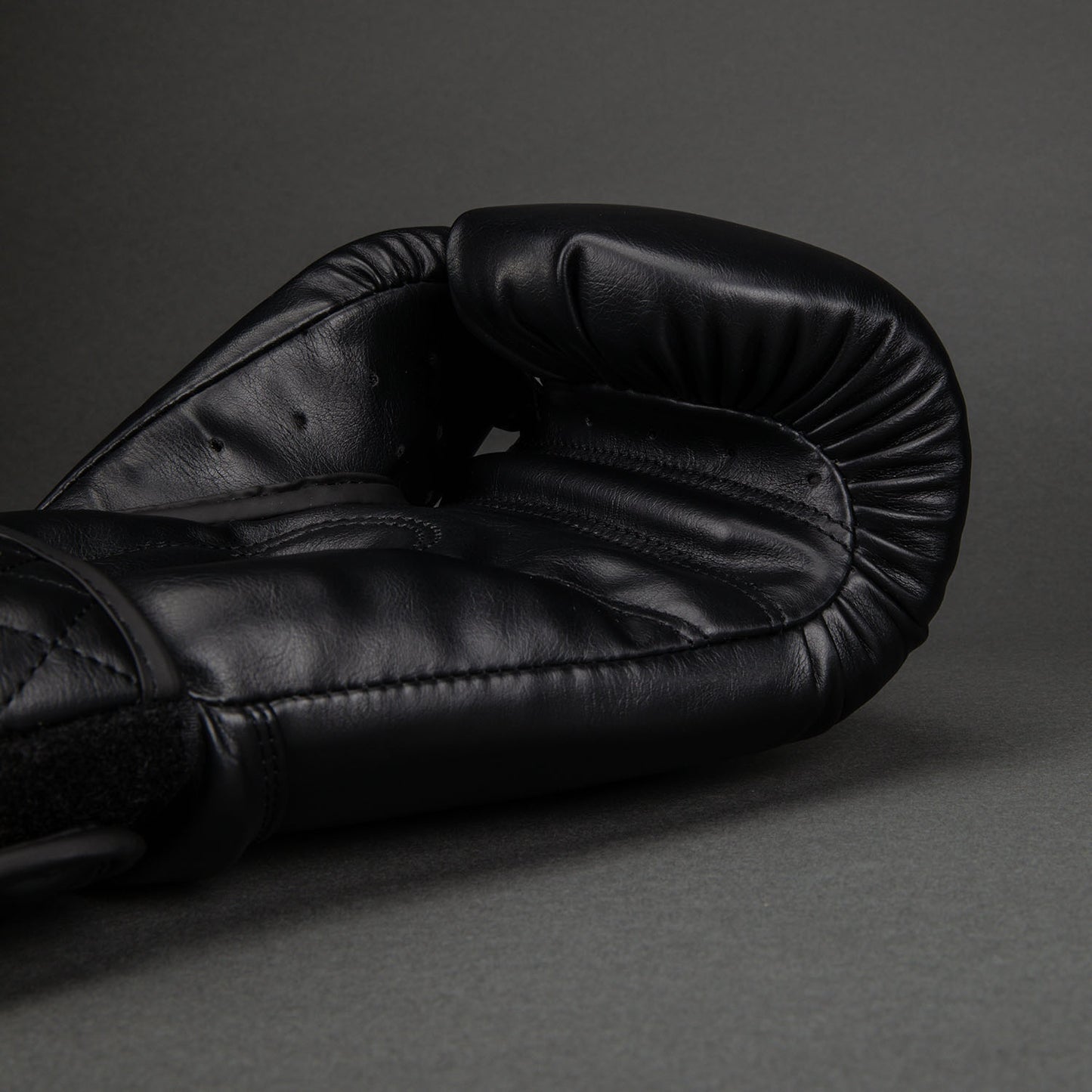 Venum Impact Classic Boxhandschuhe - Schwarz