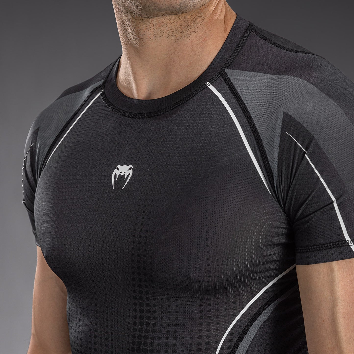 Venum Stealth Kurzarm Rashguard – Schwarz/Weiß