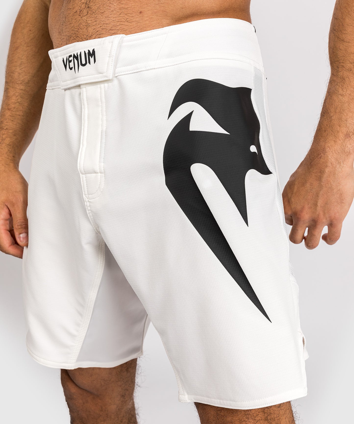 Venum Light 5.0 Fight Shorts - Weiß/Schwarz