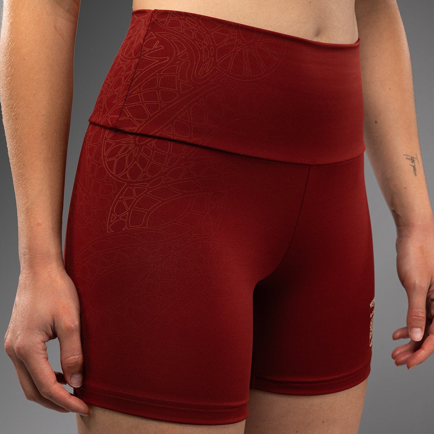Venum Serpenti Damen Vale Tudo Shorts – Burgunder/Elfenbein
